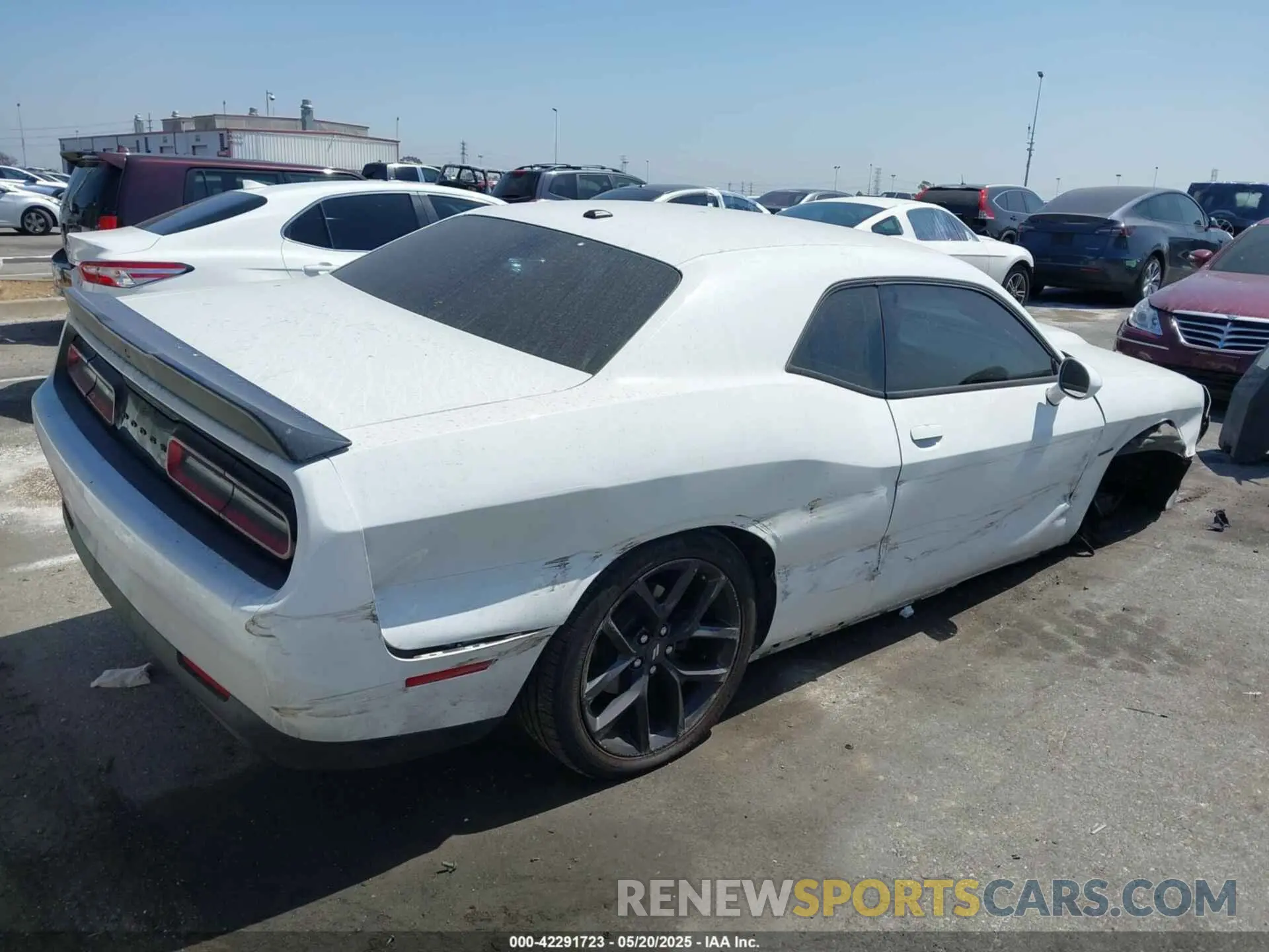 4 Photograph of a damaged car 2C3CDZBT3LH225787 DODGE CHALLENGER 2020