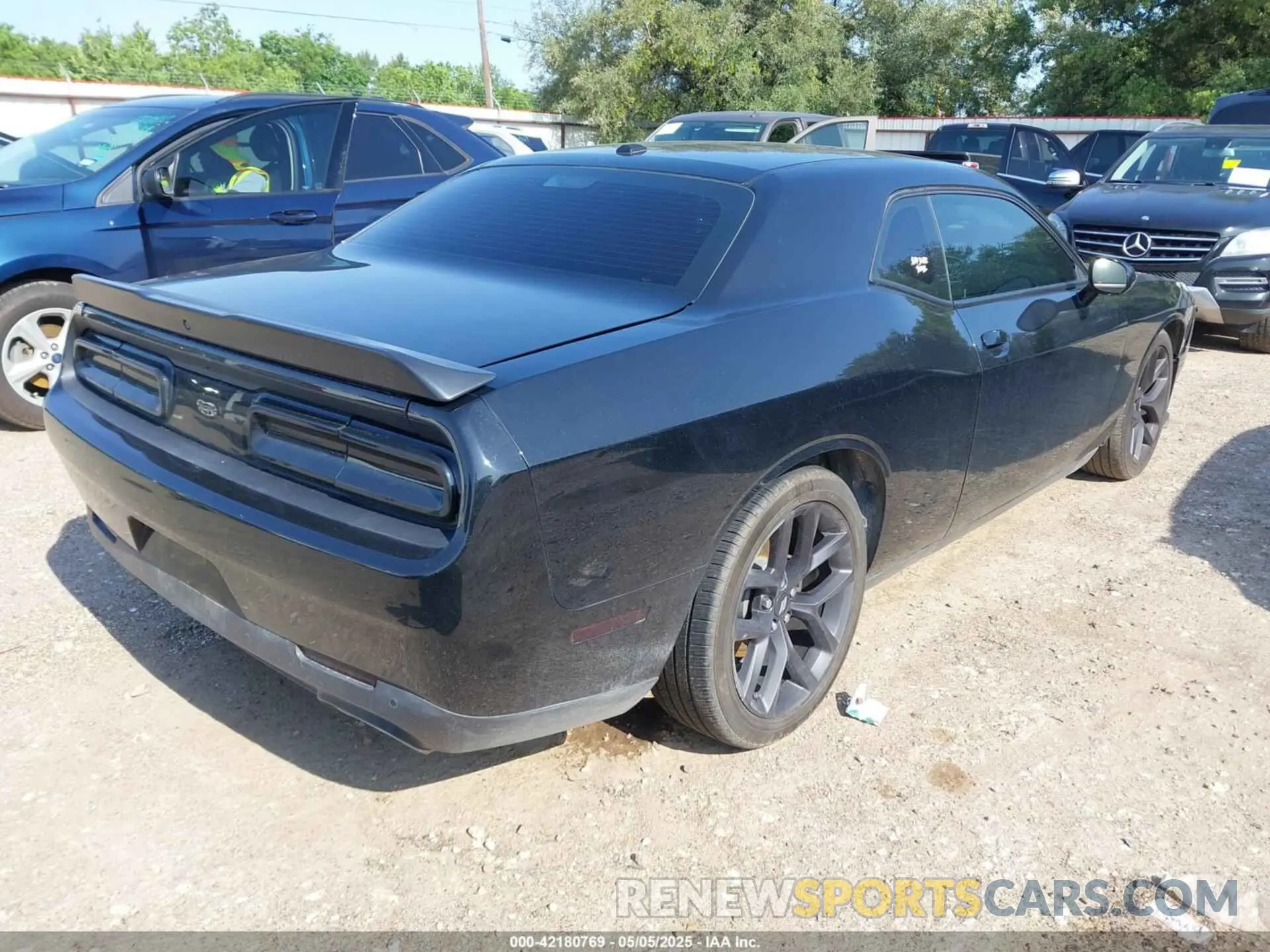 4 Фотография поврежденного автомобиля 2C3CDZBT6LH235939 DODGE CHALLENGER 2020