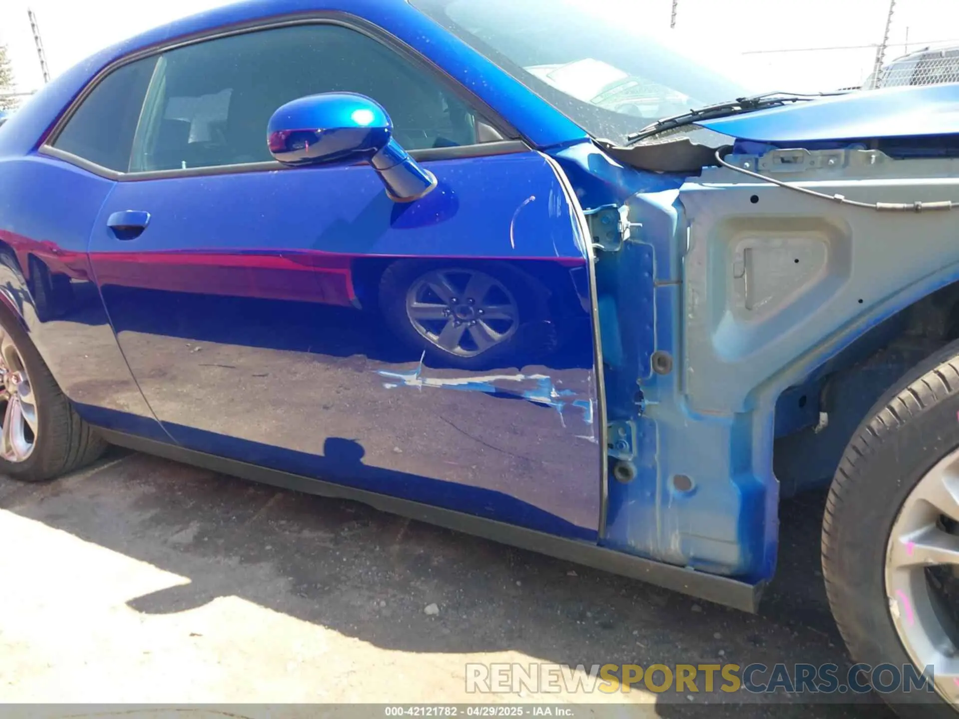 18 Photograph of a damaged car 2C3CDZBT7LH123277 DODGE CHALLENGER 2020