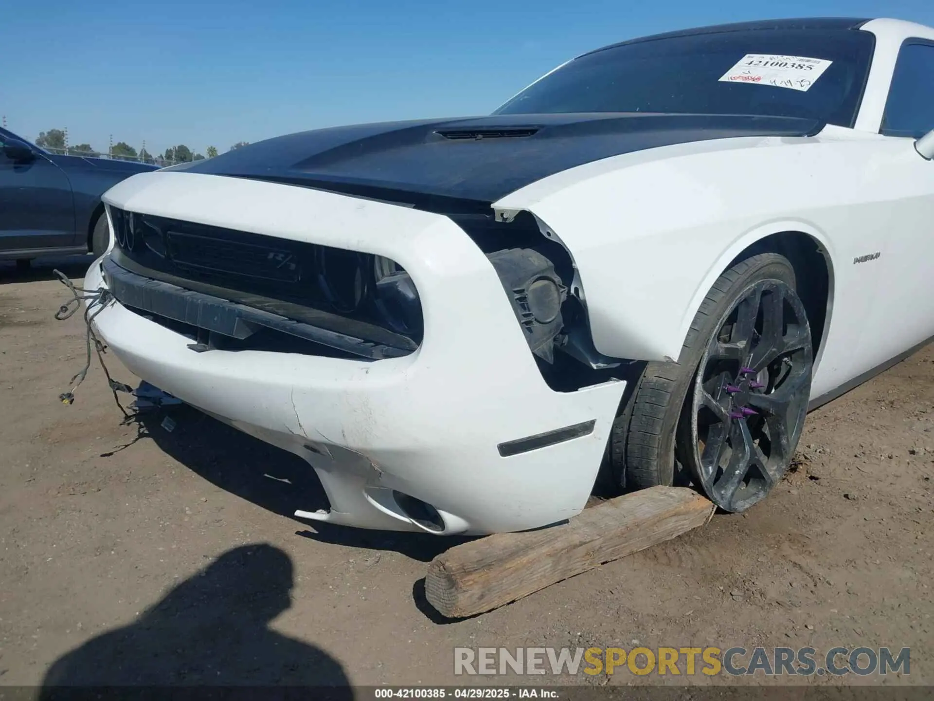 6 Photograph of a damaged car 2C3CDZBT7LH218891 DODGE CHALLENGER 2020