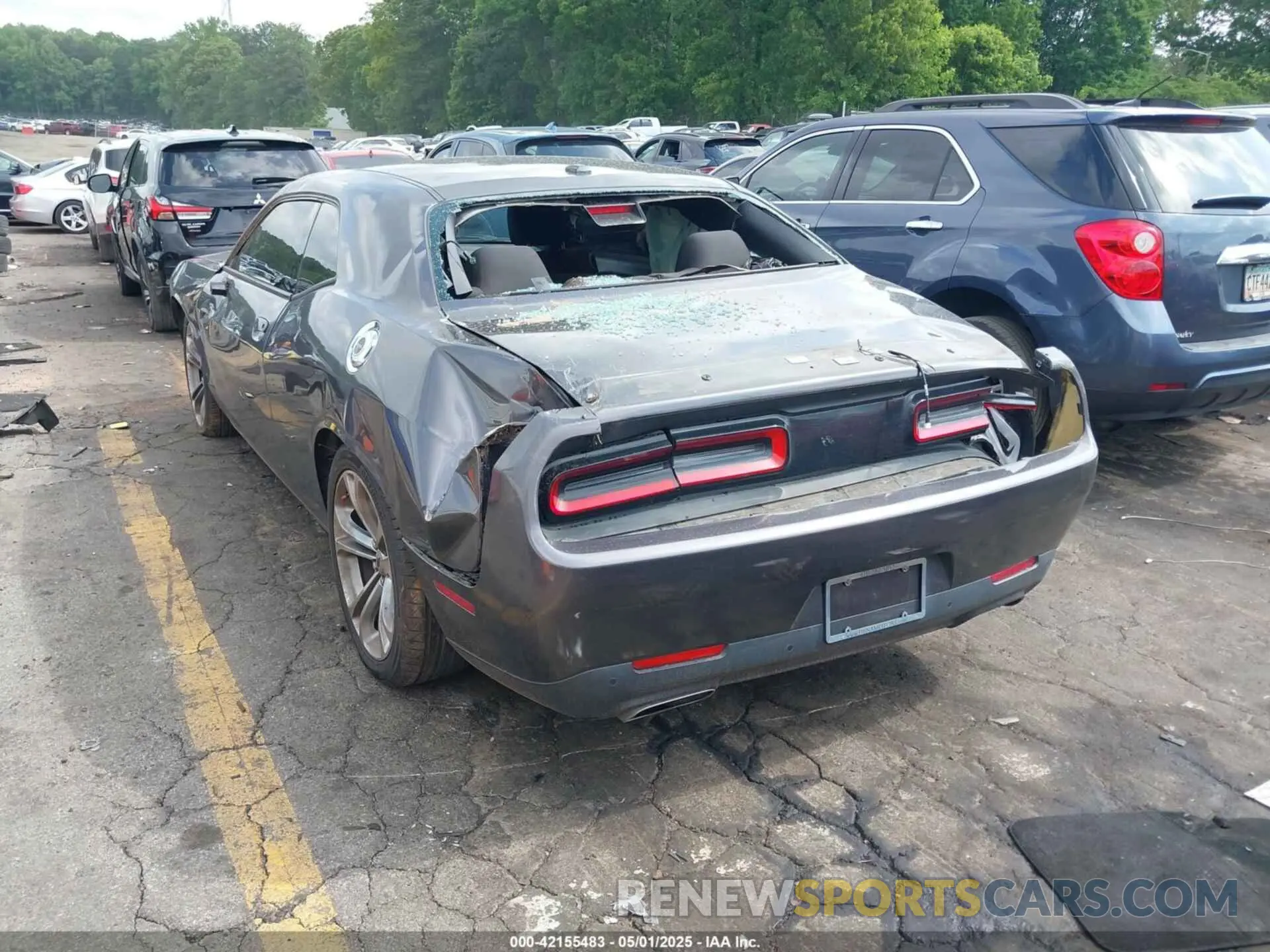 3 Photograph of a damaged car 2C3CDZBT8LH118265 DODGE CHALLENGER 2020