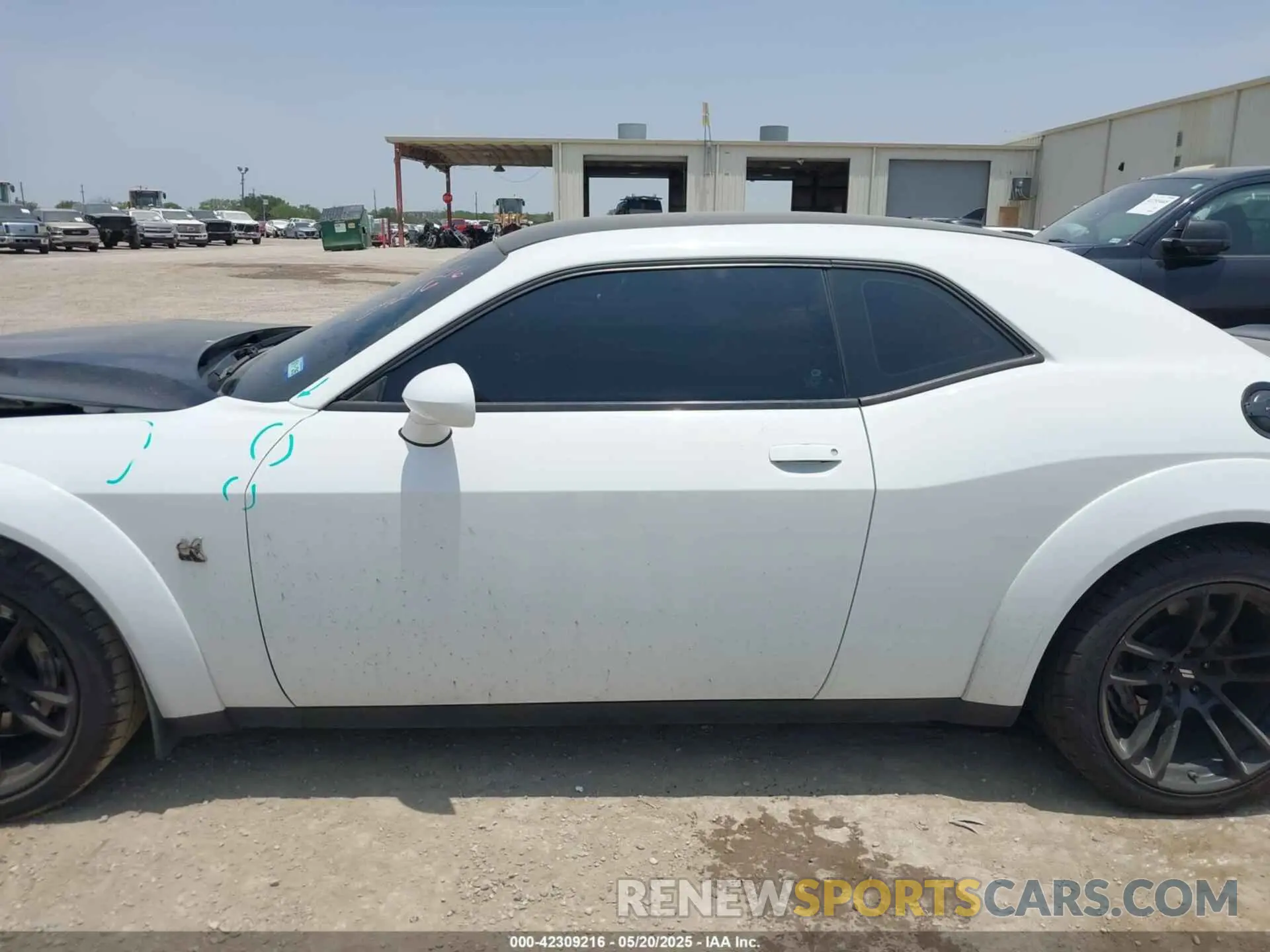 15 Photograph of a damaged car 2C3CDZFJ0LH203724 DODGE CHALLENGER 2020