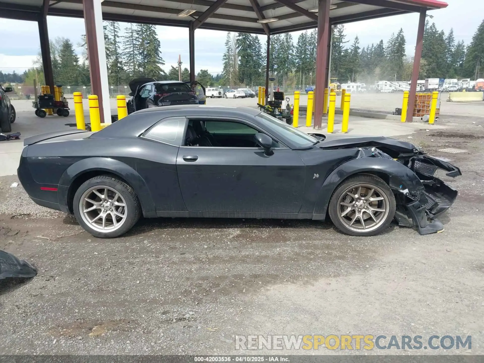 13 Photograph of a damaged car 2C3CDZFJ0LH253796 DODGE CHALLENGER 2020