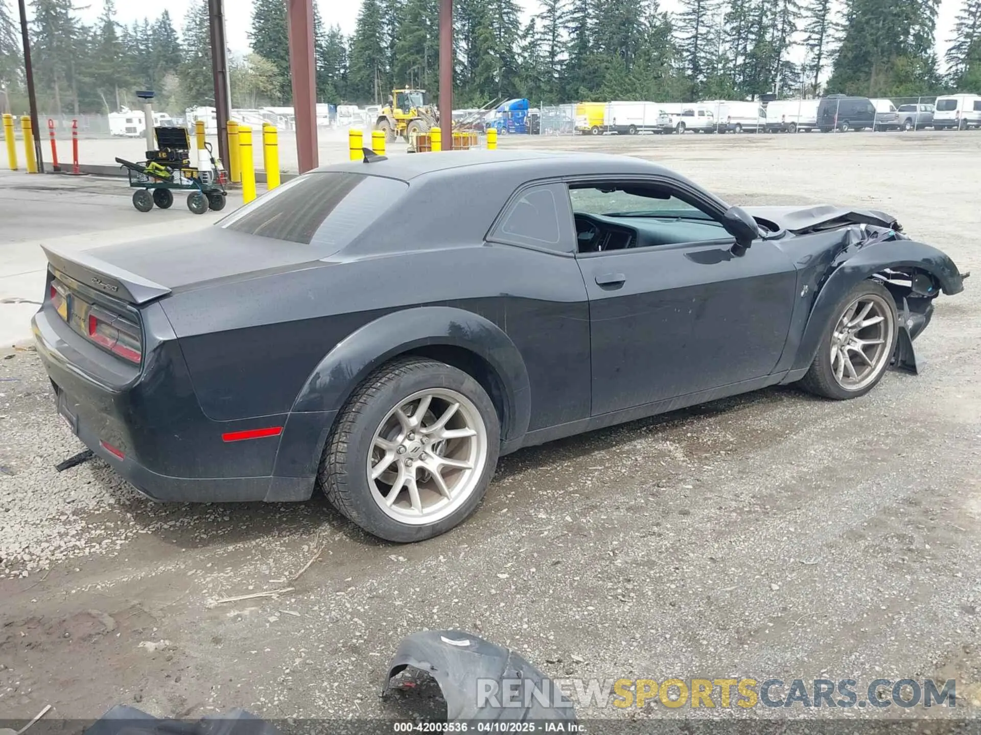 4 Photograph of a damaged car 2C3CDZFJ0LH253796 DODGE CHALLENGER 2020