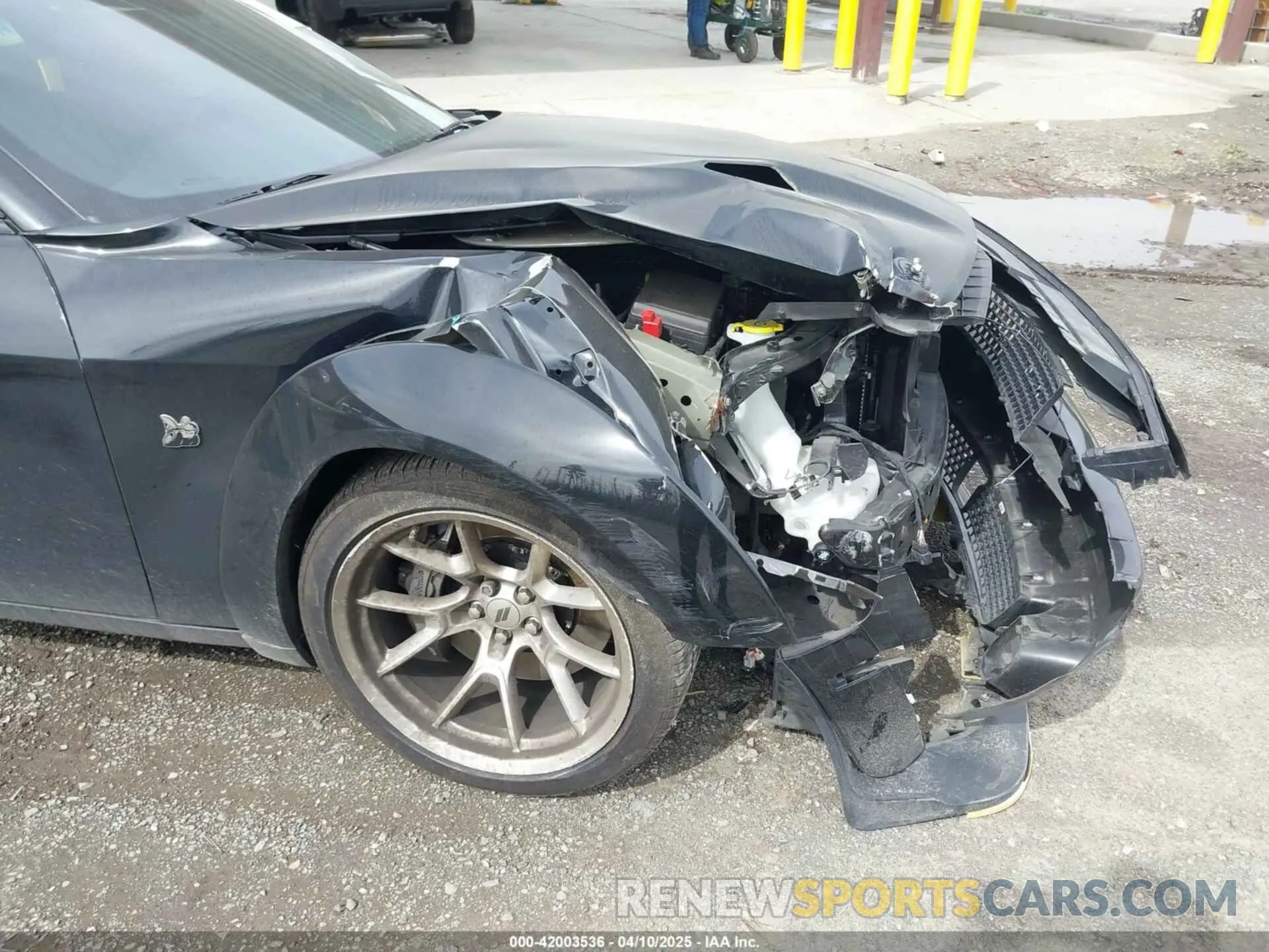 6 Photograph of a damaged car 2C3CDZFJ0LH253796 DODGE CHALLENGER 2020