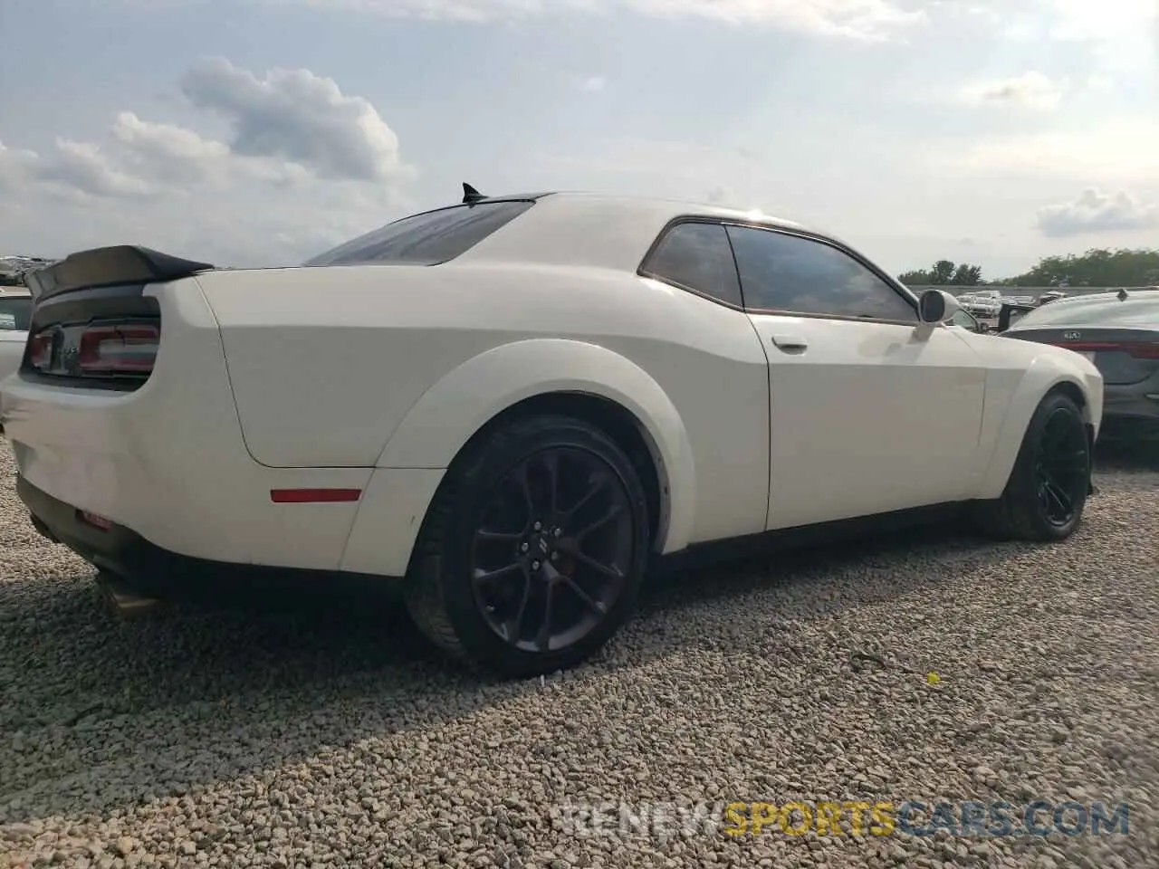 3 Photograph of a damaged car 2C3CDZFJ1LH106063 DODGE CHALLENGER 2020