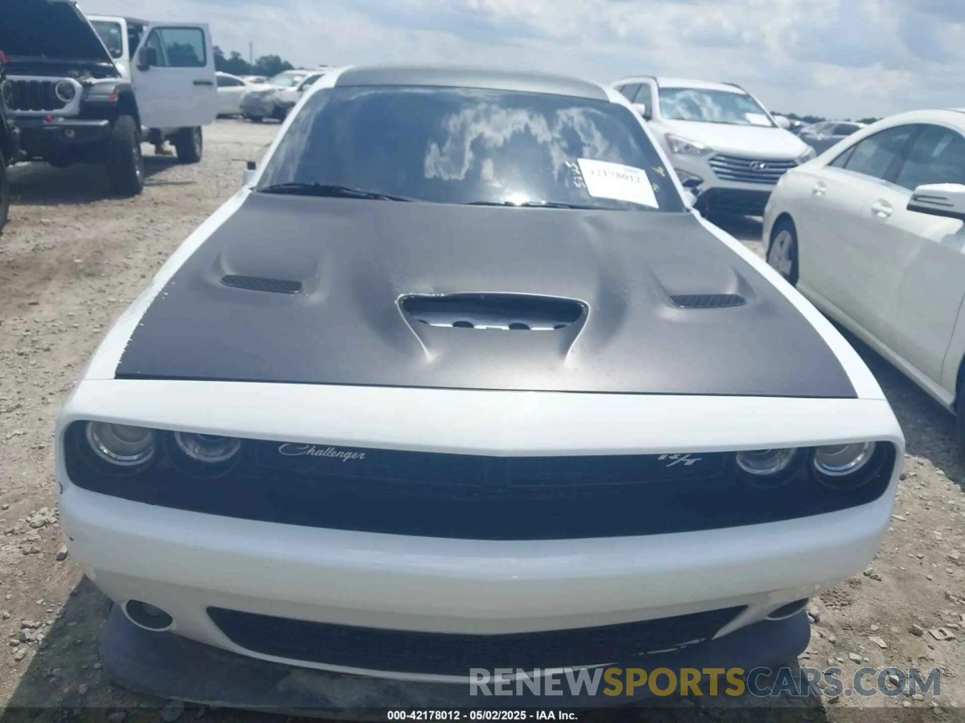 12 Photograph of a damaged car 2C3CDZFJ1LH117418 DODGE CHALLENGER 2020