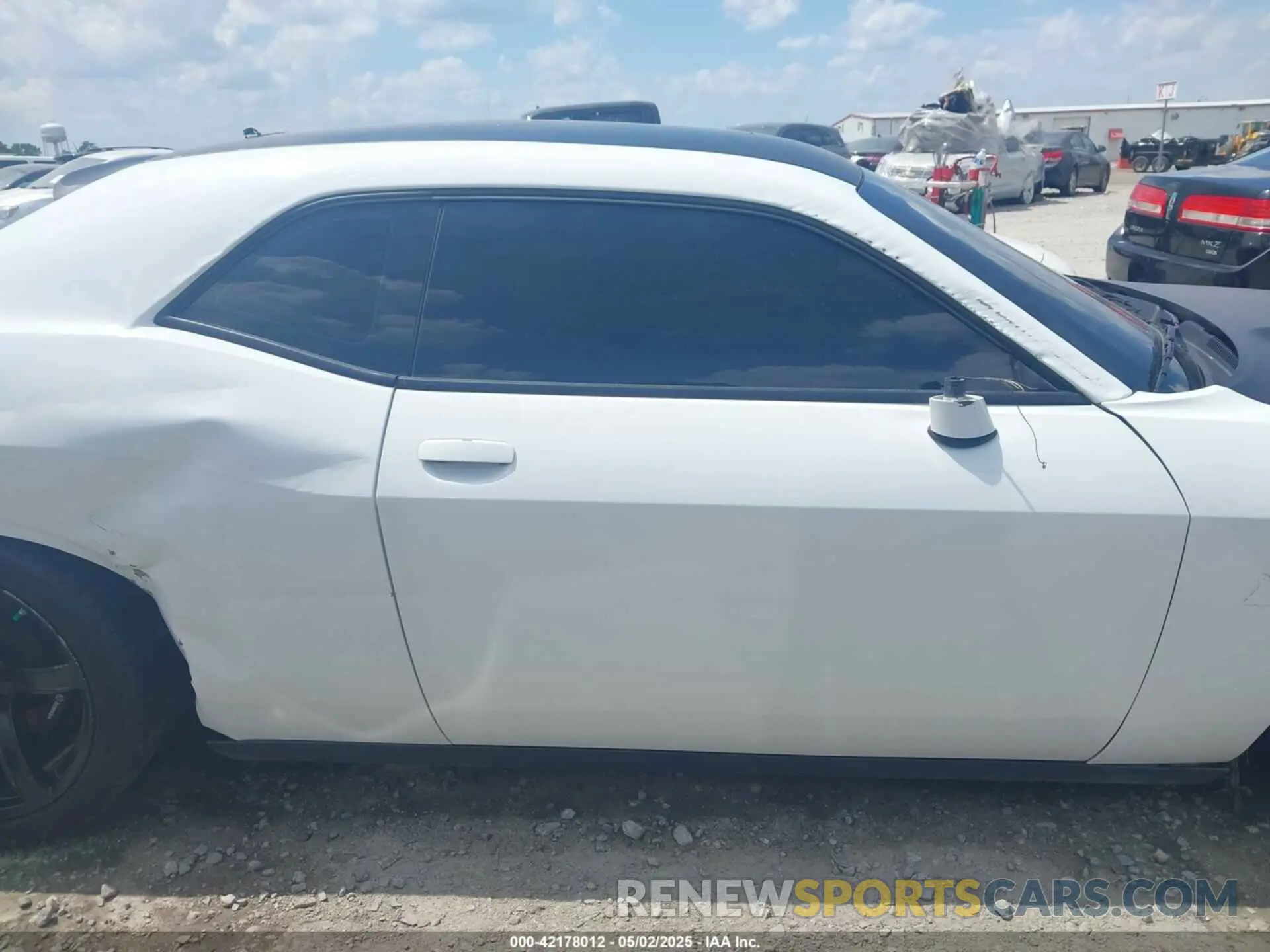 13 Photograph of a damaged car 2C3CDZFJ1LH117418 DODGE CHALLENGER 2020