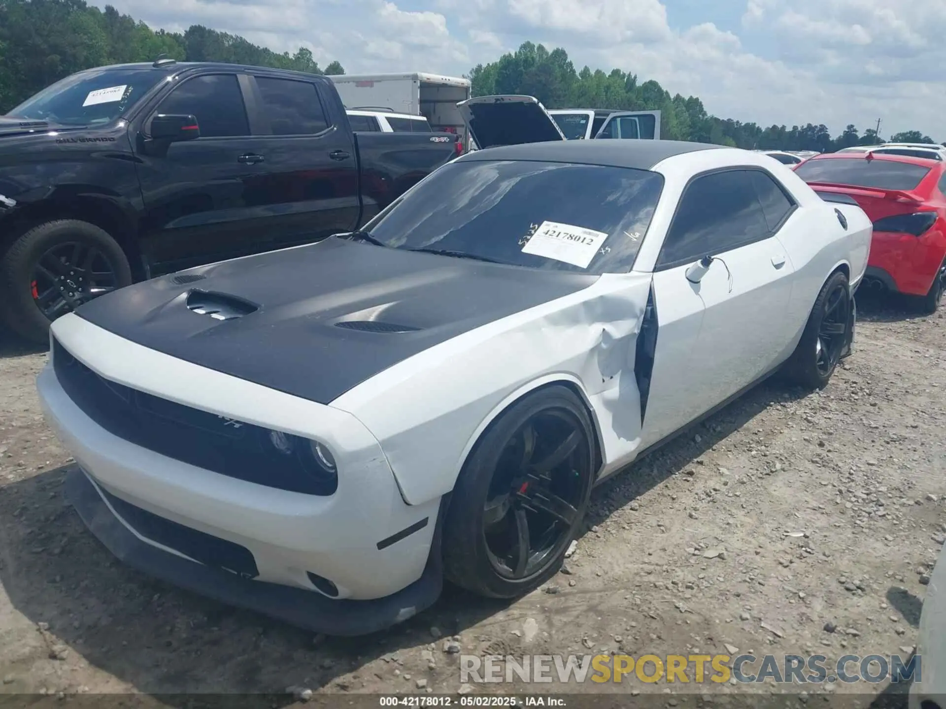 2 Photograph of a damaged car 2C3CDZFJ1LH117418 DODGE CHALLENGER 2020
