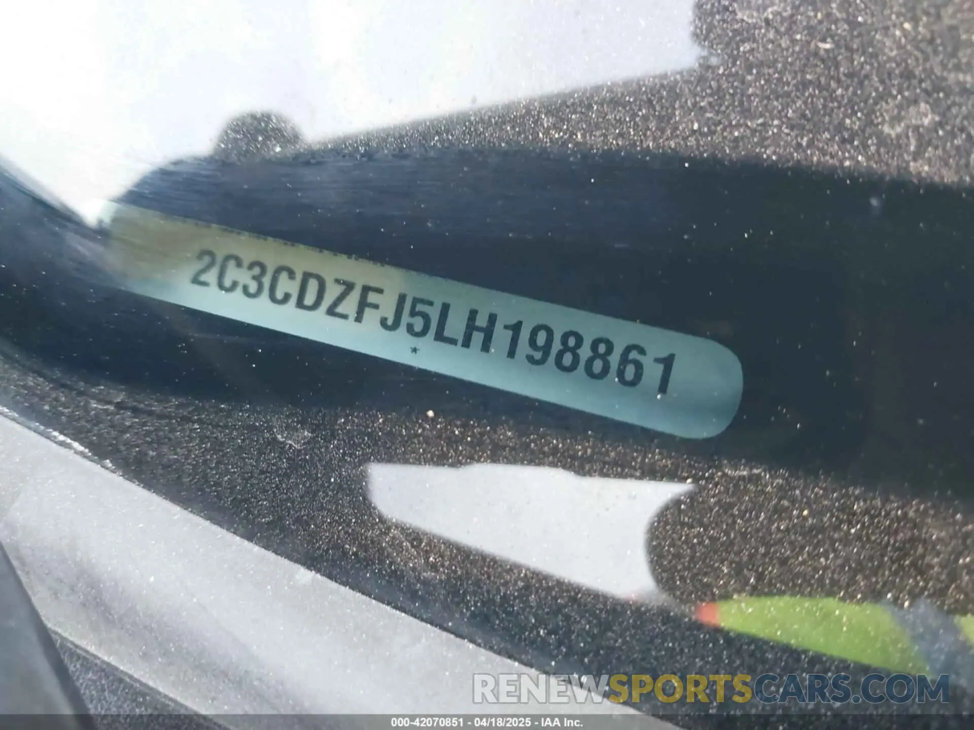 9 Photograph of a damaged car 2C3CDZFJ5LH198861 DODGE CHALLENGER 2020