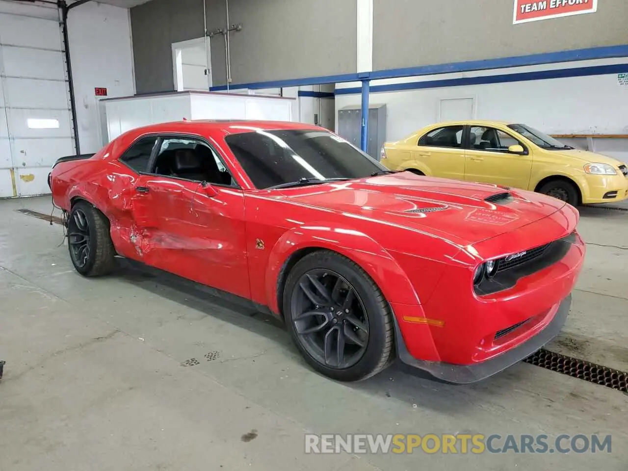 4 Photograph of a damaged car 2C3CDZFJ8LH121157 DODGE CHALLENGER 2020