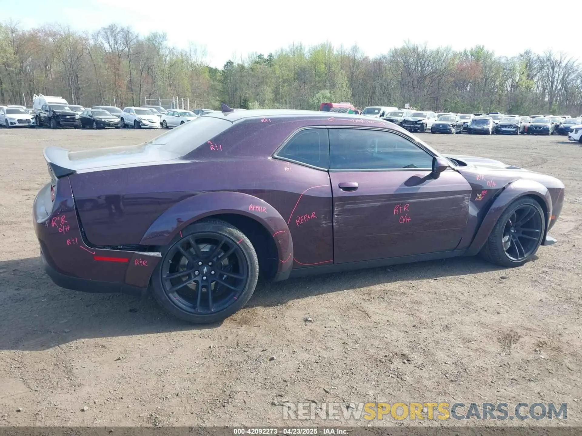 17 Photograph of a damaged car 2C3CDZFJ8LH222764 DODGE CHALLENGER 2020