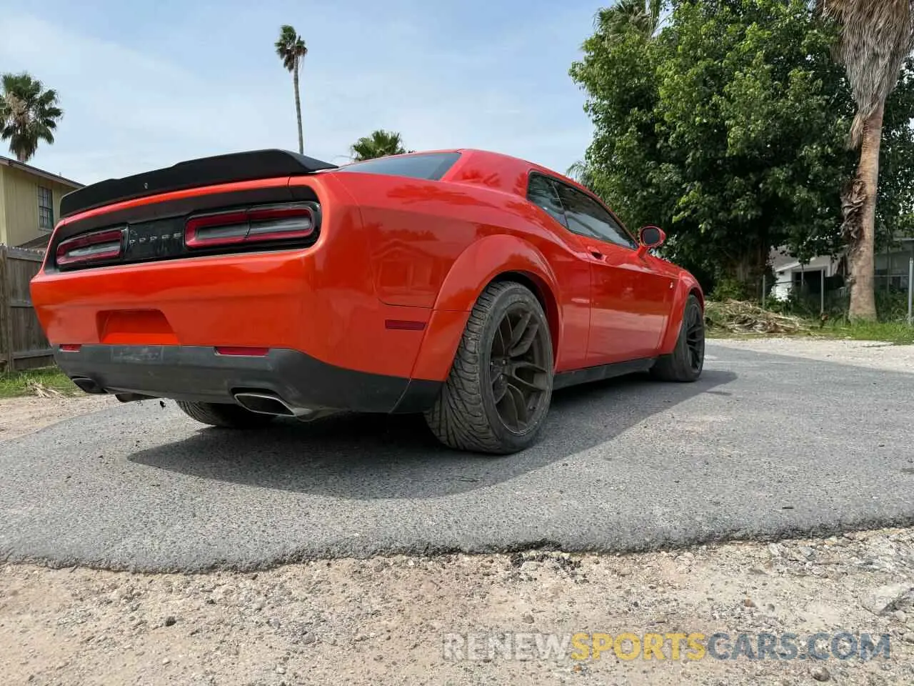 4 Photograph of a damaged car 2C3CDZFJ8LH236079 DODGE CHALLENGER 2020