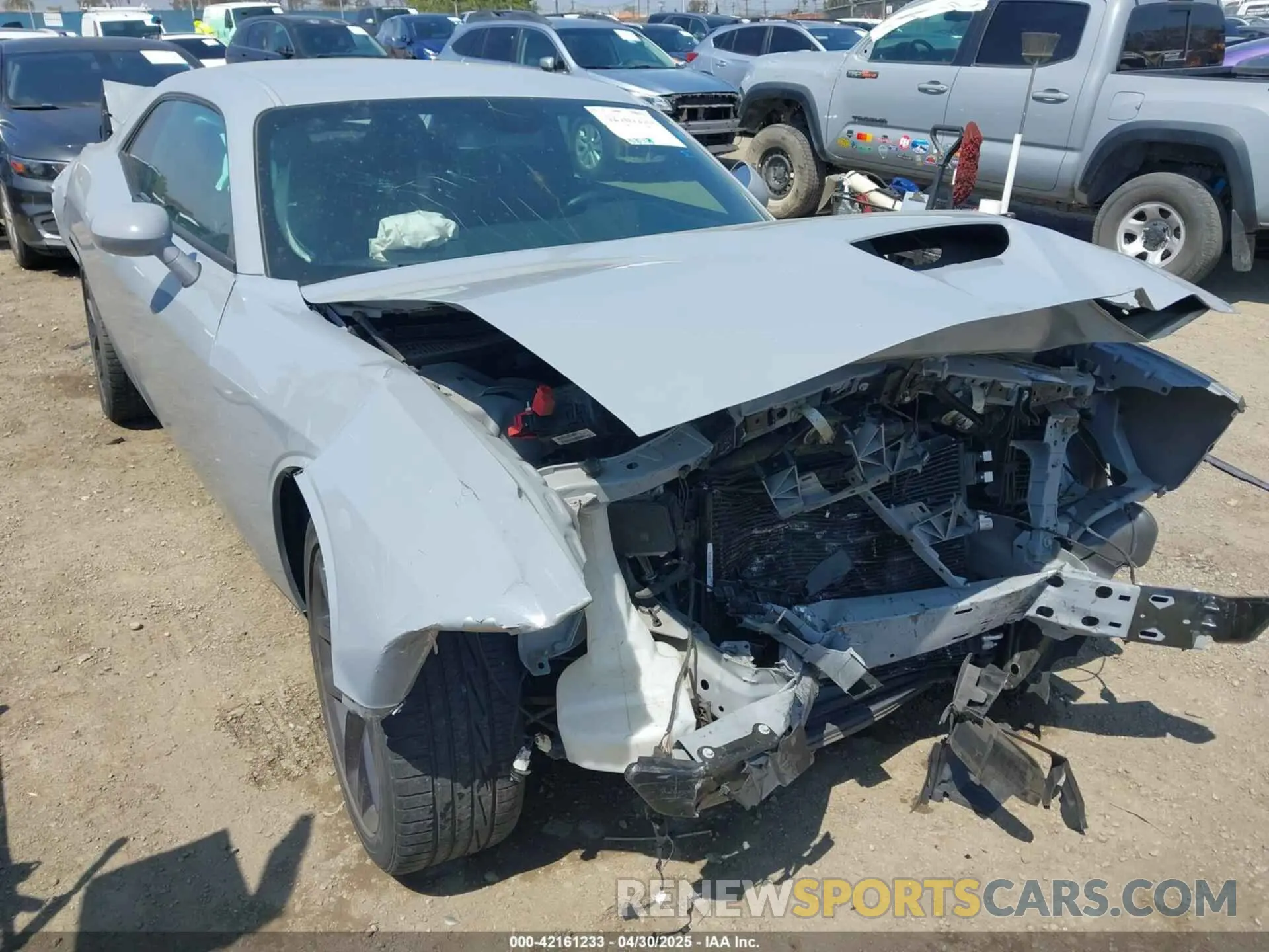 17 Photograph of a damaged car 2C3CDZJG4LH250475 DODGE CHALLENGER 2020