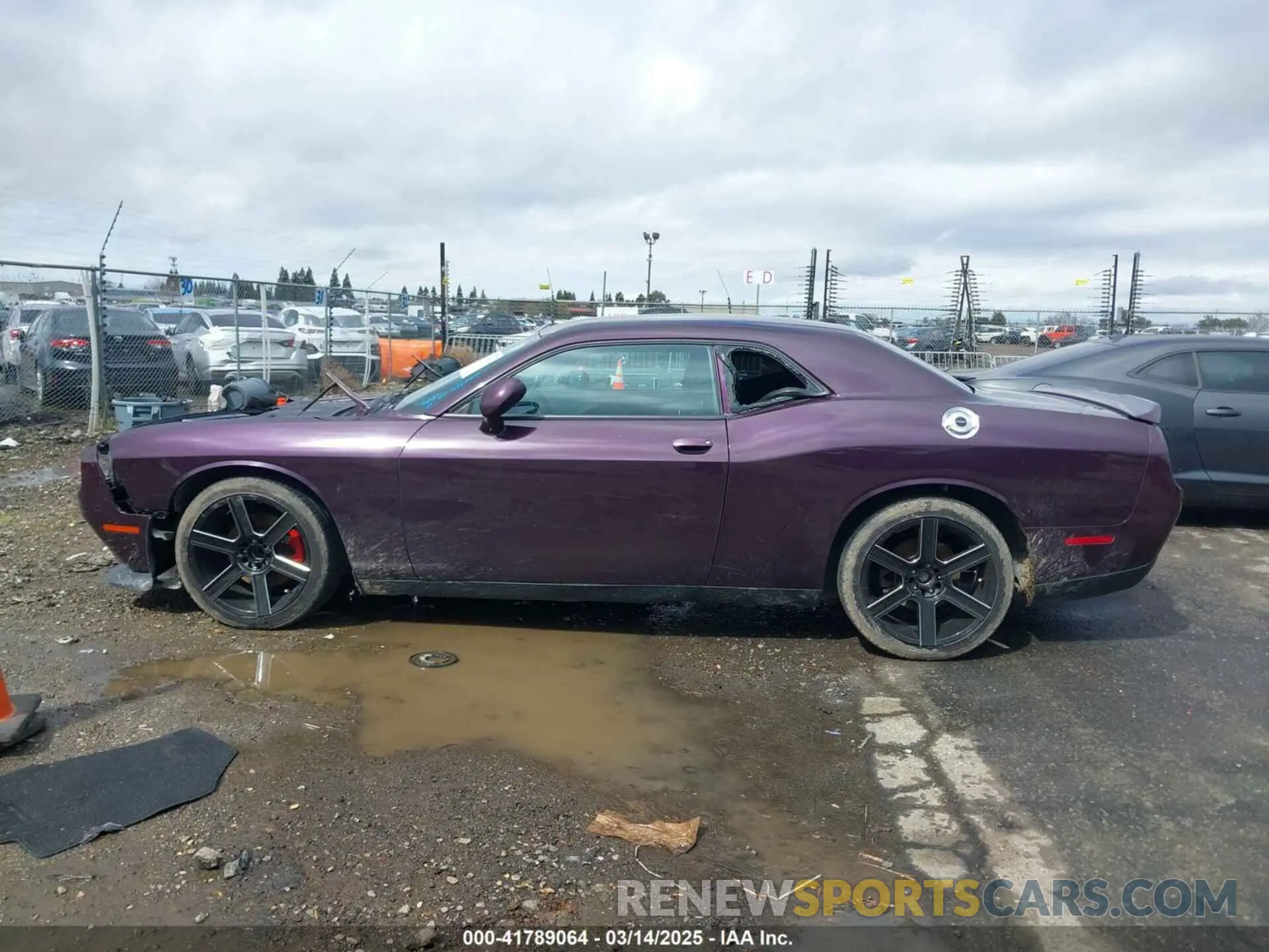 13 Photograph of a damaged car 2C3CDZJG5LH236715 DODGE CHALLENGER 2020