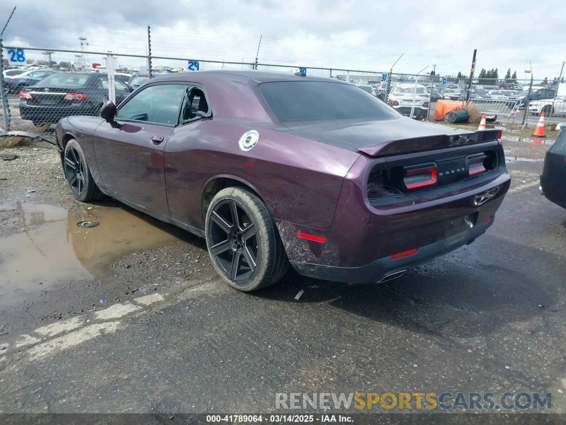 3 Photograph of a damaged car 2C3CDZJG5LH236715 DODGE CHALLENGER 2020