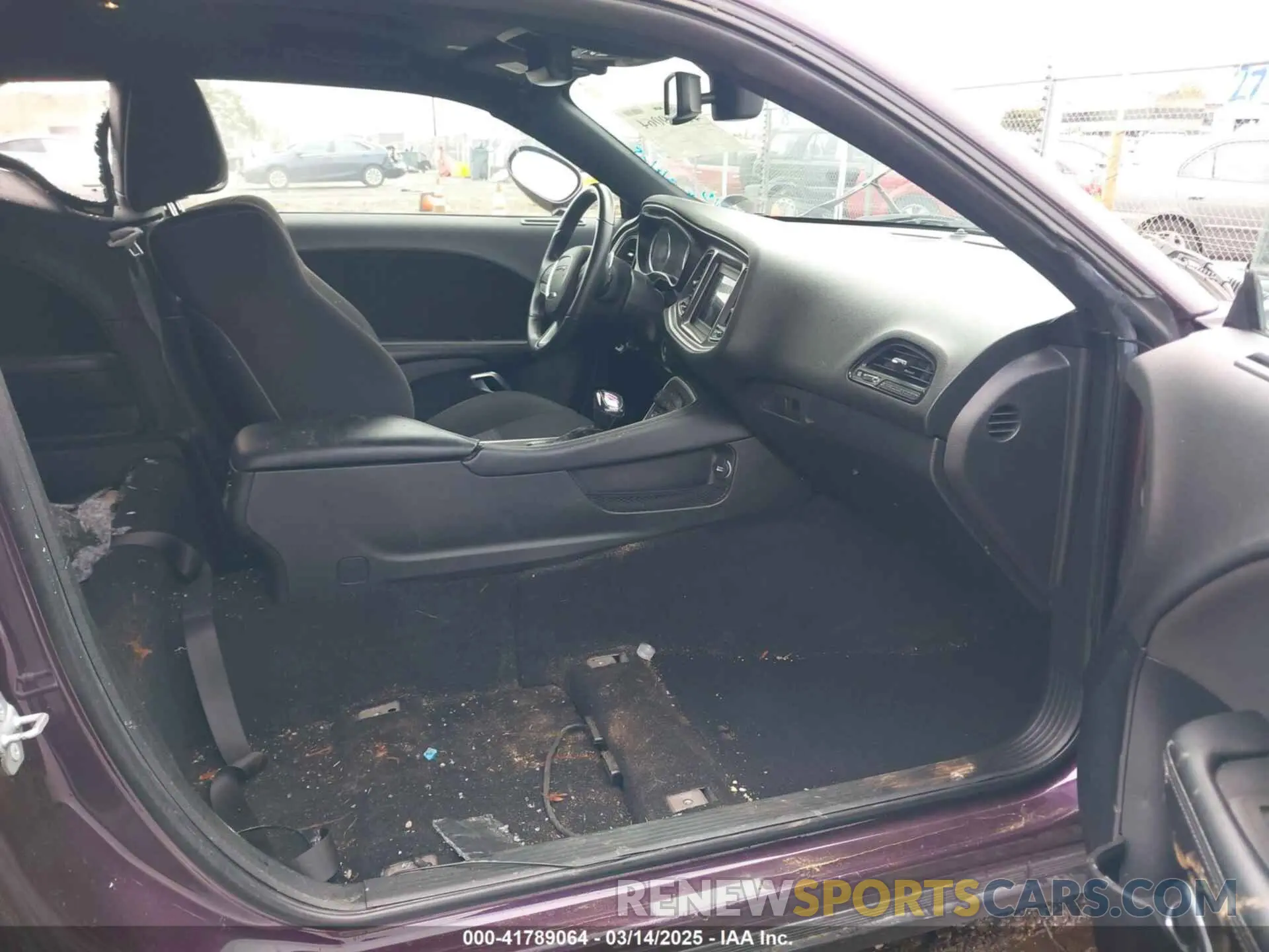 5 Photograph of a damaged car 2C3CDZJG5LH236715 DODGE CHALLENGER 2020