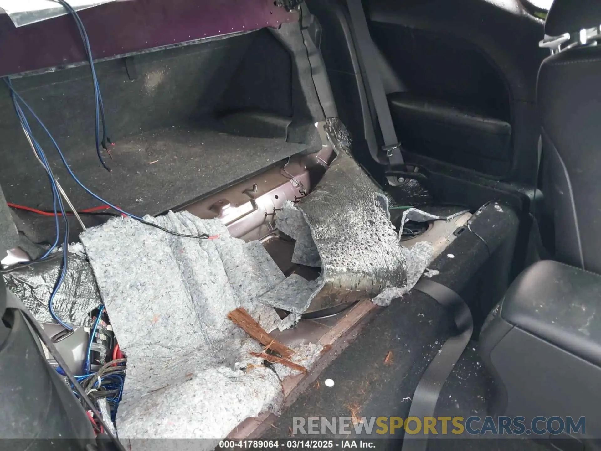 8 Photograph of a damaged car 2C3CDZJG5LH236715 DODGE CHALLENGER 2020