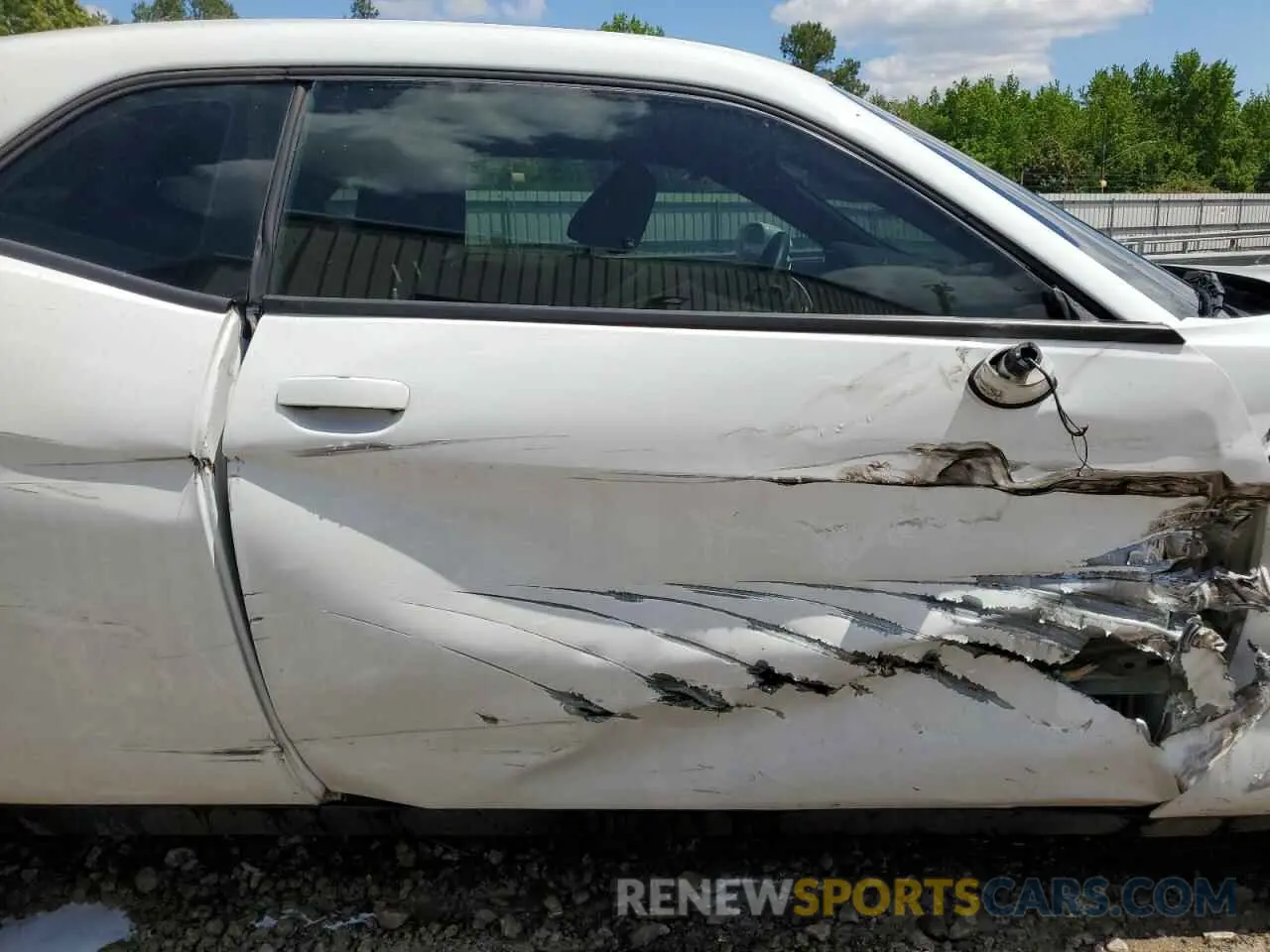 10 Photograph of a damaged car 2C3CDZJG8LH132722 DODGE CHALLENGER 2020