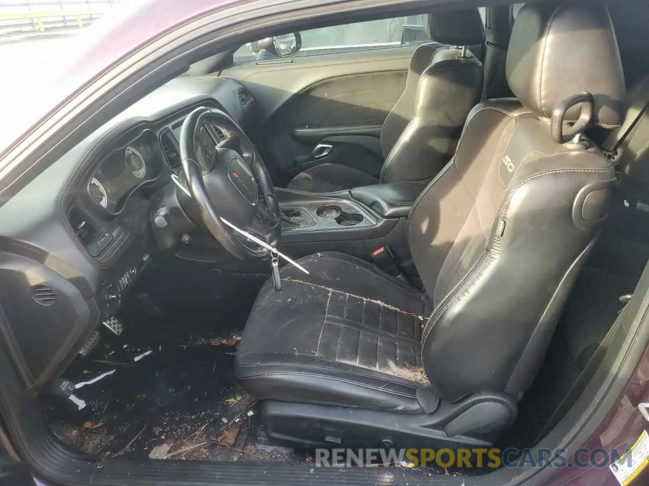 7 Photograph of a damaged car 2C3CDZJG8LH155952 DODGE CHALLENGER 2020