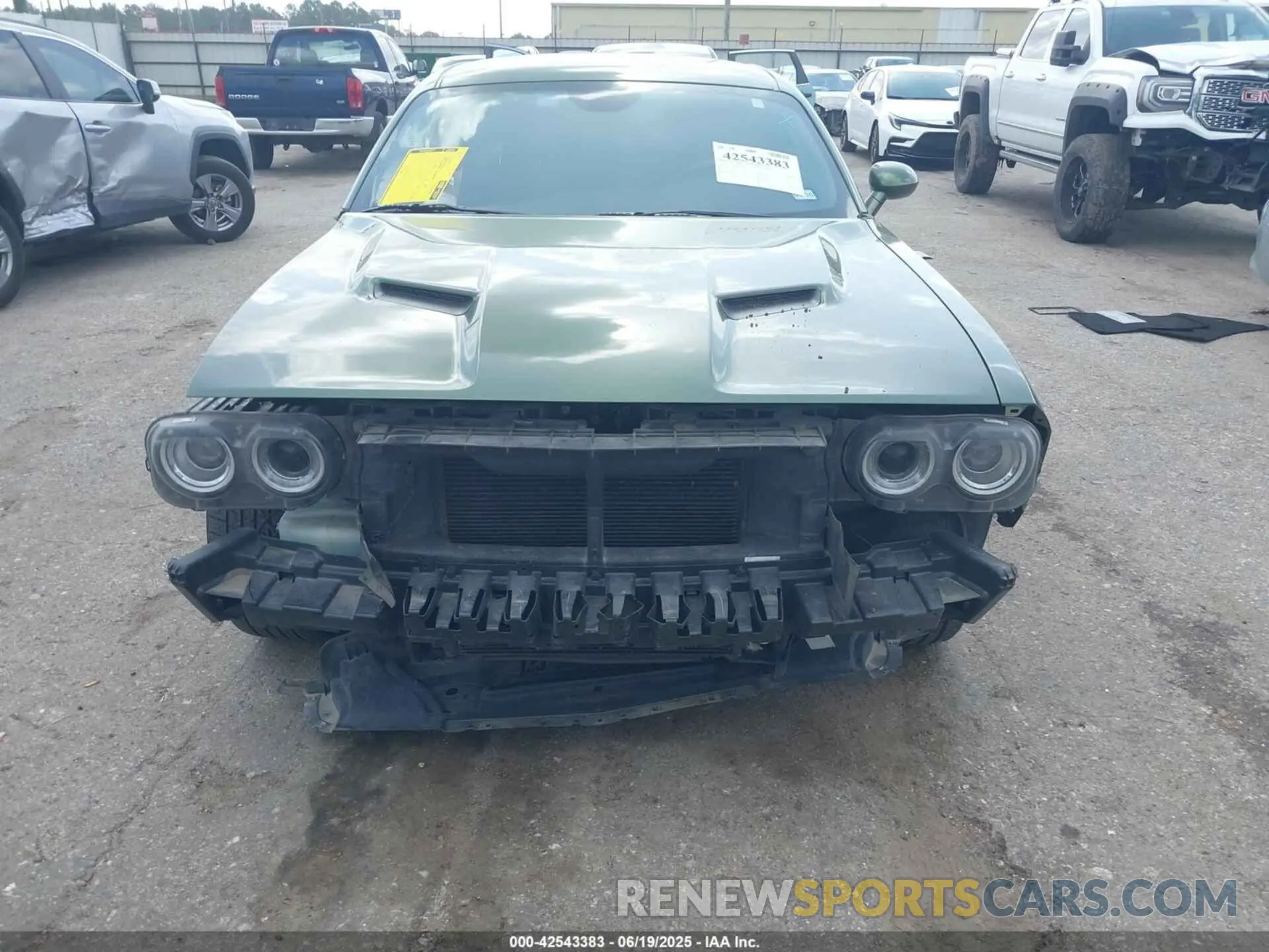 13 Photograph of a damaged car 2C3CDZAG1MH520988 DODGE CHALLENGER 2021