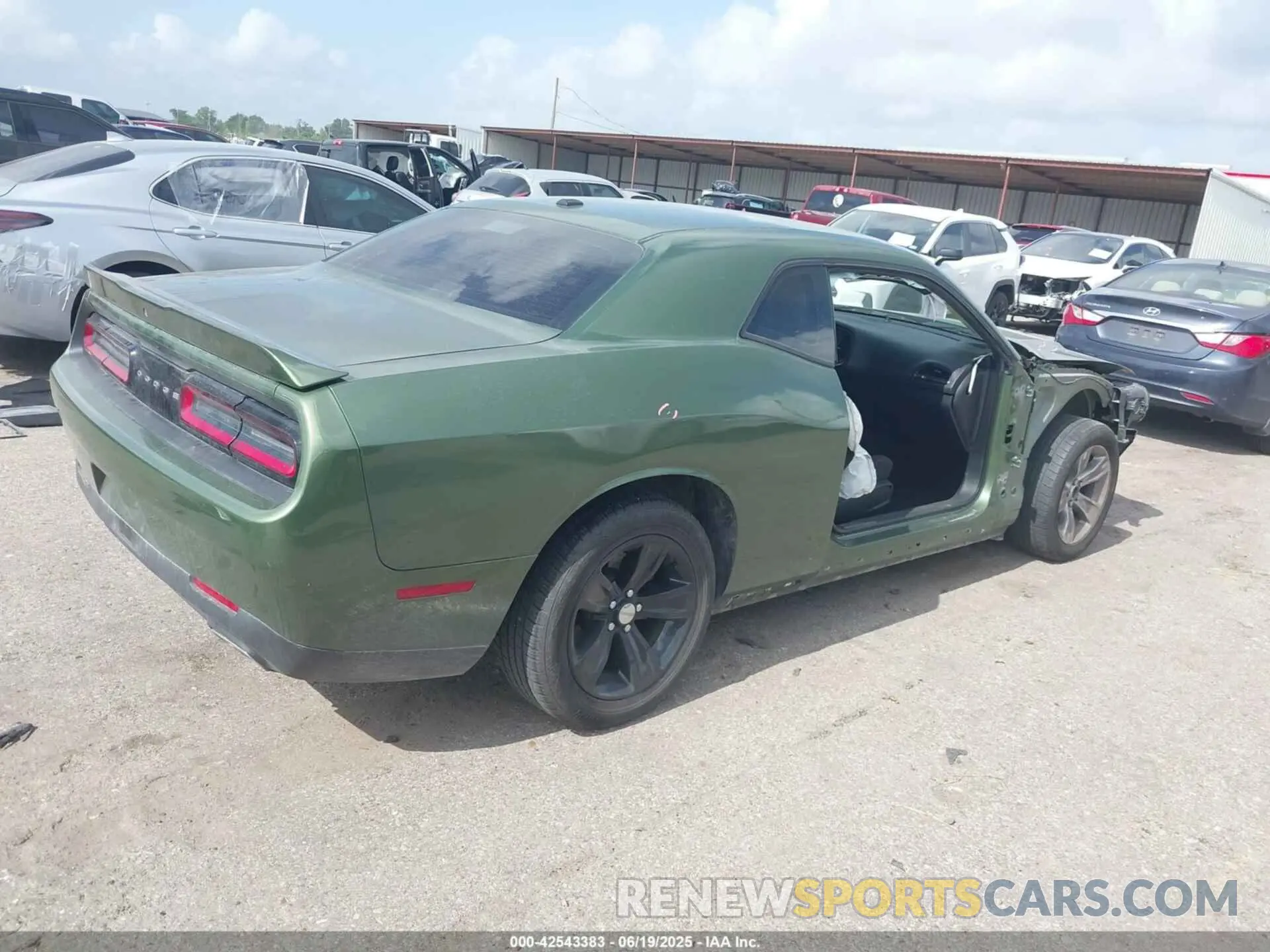 4 Photograph of a damaged car 2C3CDZAG1MH520988 DODGE CHALLENGER 2021