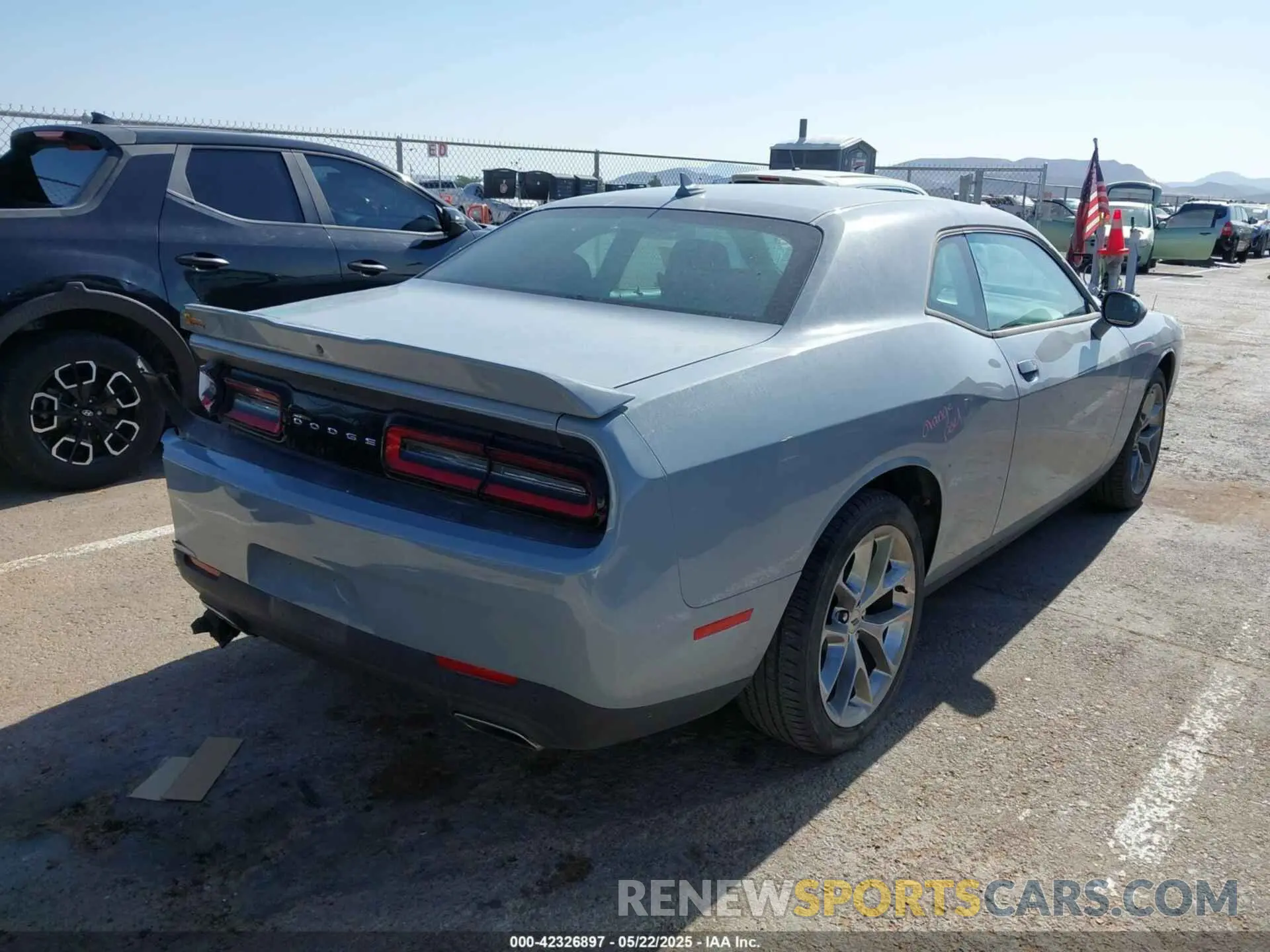 4 Фотография поврежденного автомобиля 2C3CDZAGXMH645648 DODGE CHALLENGER 2021