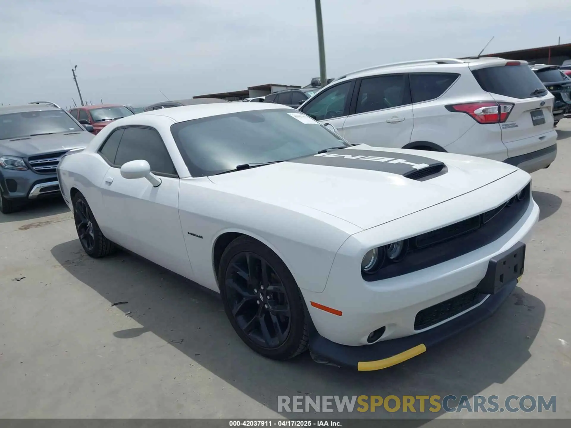 13 Photograph of a damaged car 2C3CDZBT7MH506427 DODGE CHALLENGER 2021