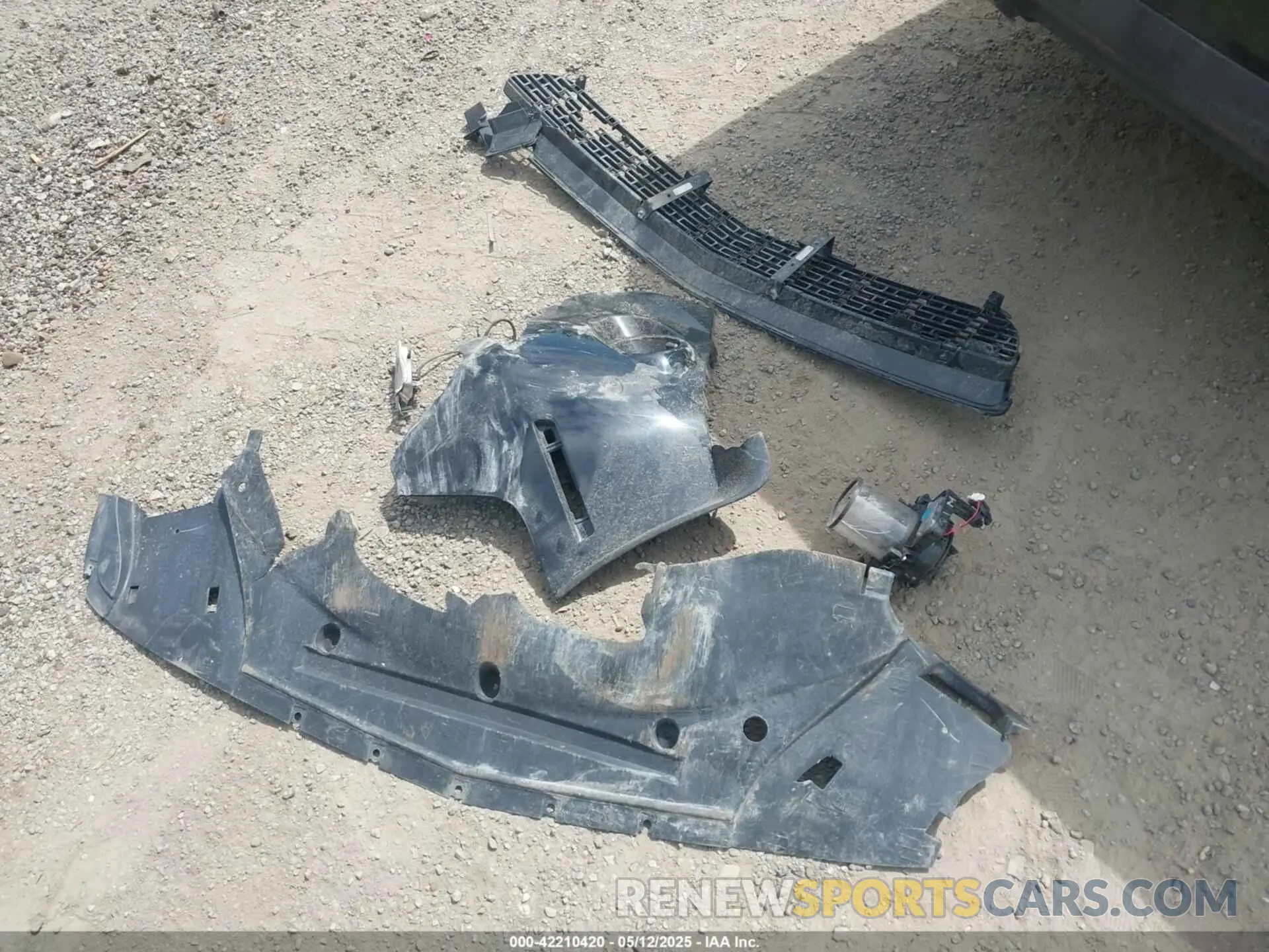12 Photograph of a damaged car 2C3CDZFJ0MH521134 DODGE CHALLENGER 2021