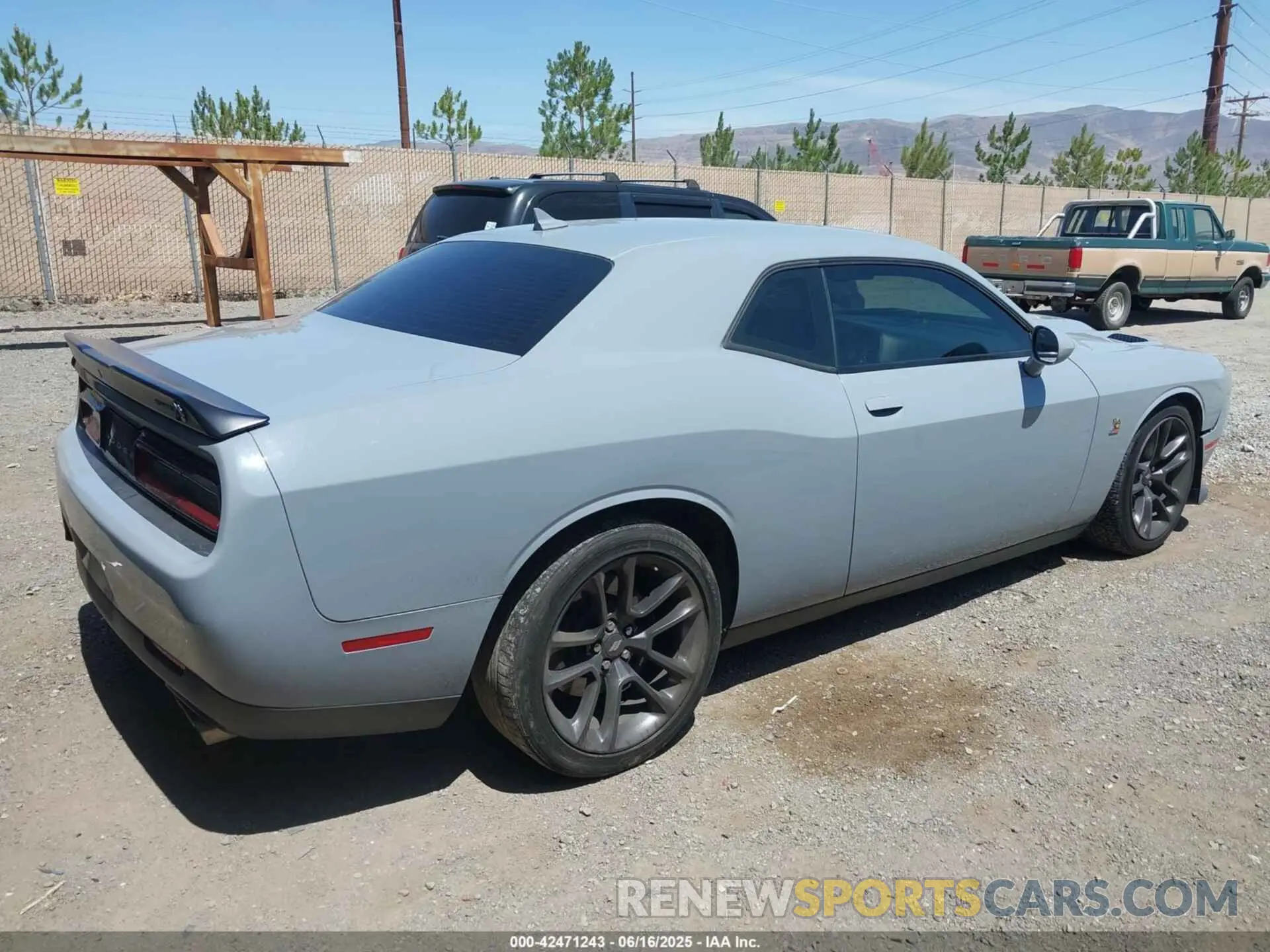 4 Photograph of a damaged car 2C3CDZFJ0MH627616 DODGE CHALLENGER 2021