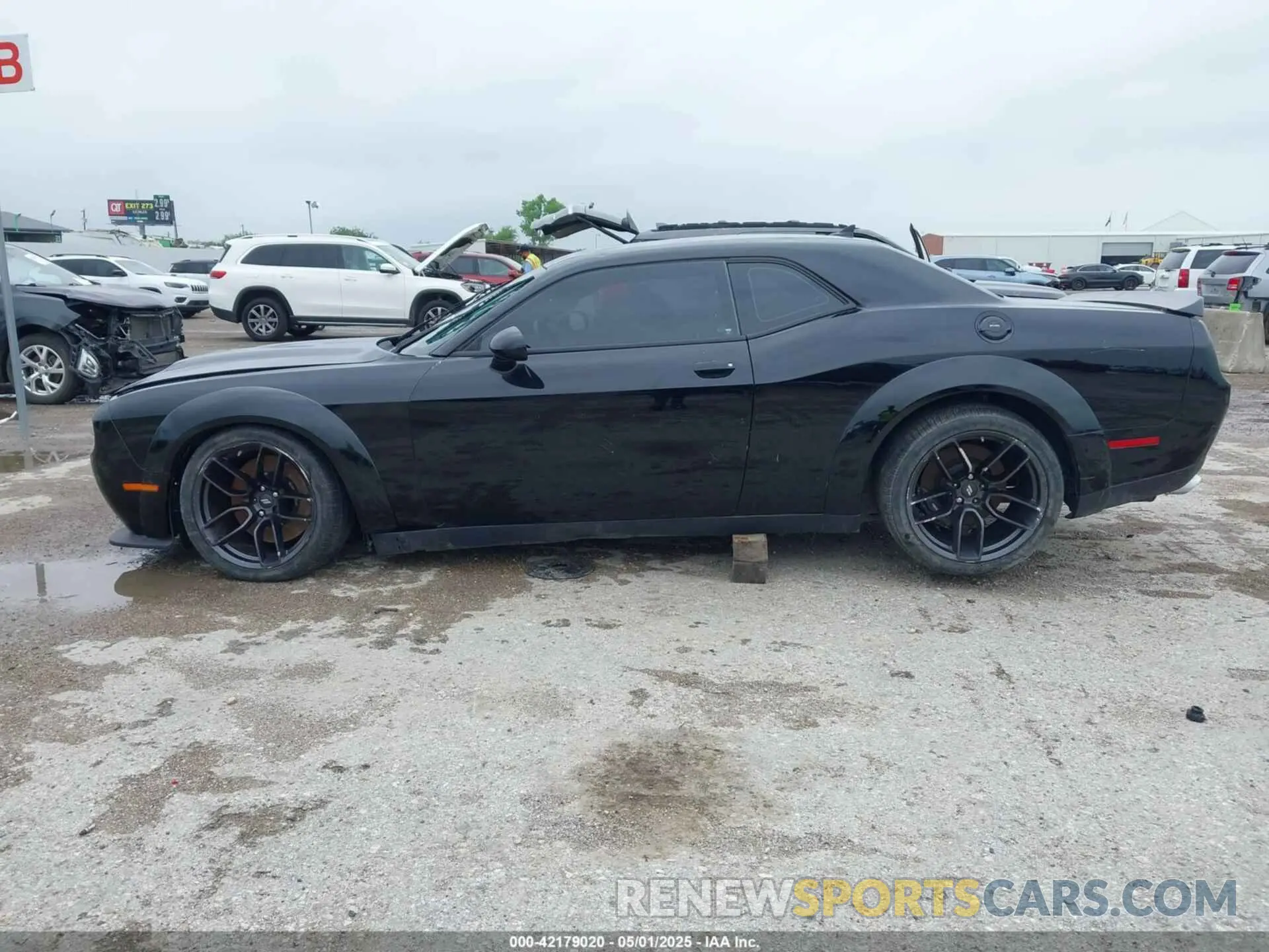 14 Photograph of a damaged car 2C3CDZFJ3MH510130 DODGE CHALLENGER 2021