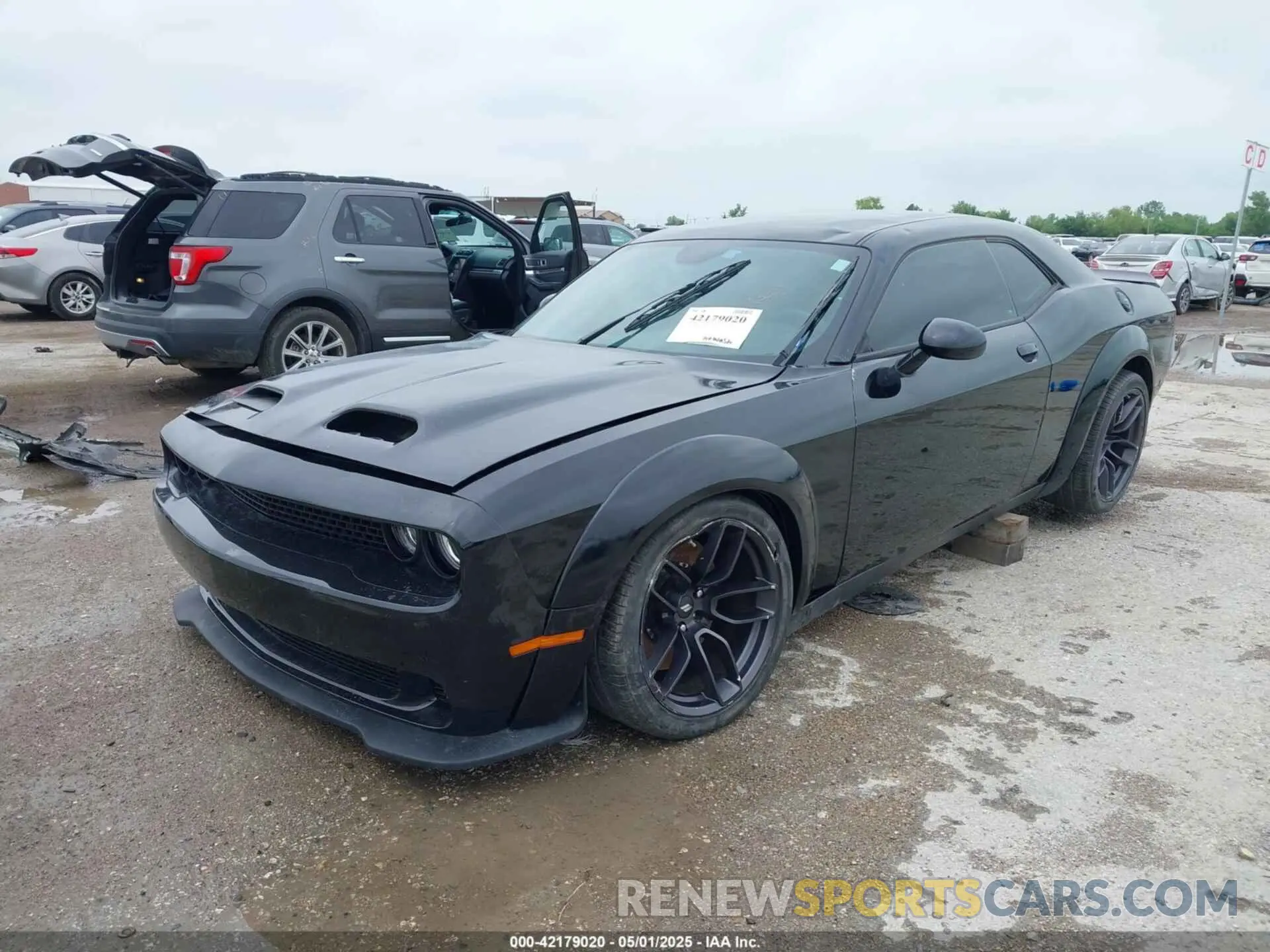 2 Photograph of a damaged car 2C3CDZFJ3MH510130 DODGE CHALLENGER 2021