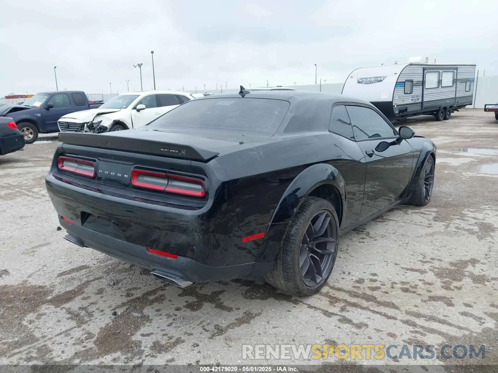 4 Photograph of a damaged car 2C3CDZFJ3MH510130 DODGE CHALLENGER 2021
