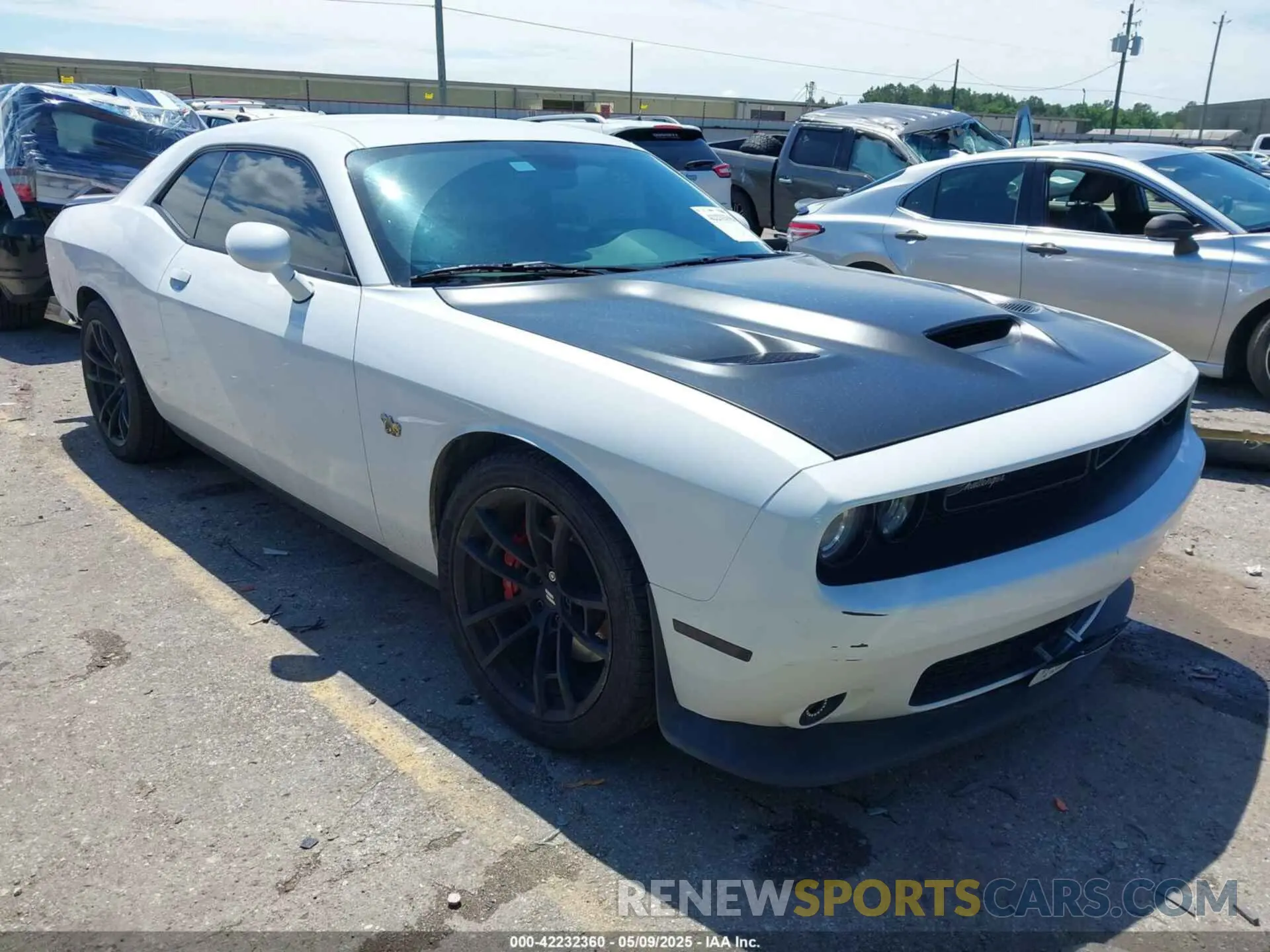 1 Photograph of a damaged car 2C3CDZFJ4MH506264 DODGE CHALLENGER 2021