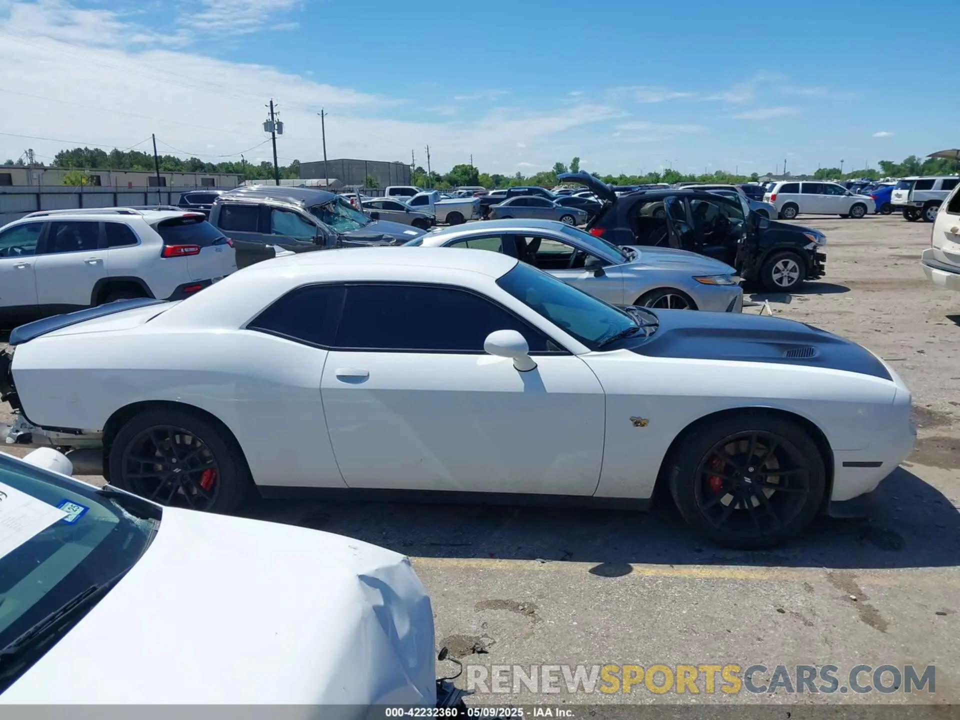 14 Photograph of a damaged car 2C3CDZFJ4MH506264 DODGE CHALLENGER 2021