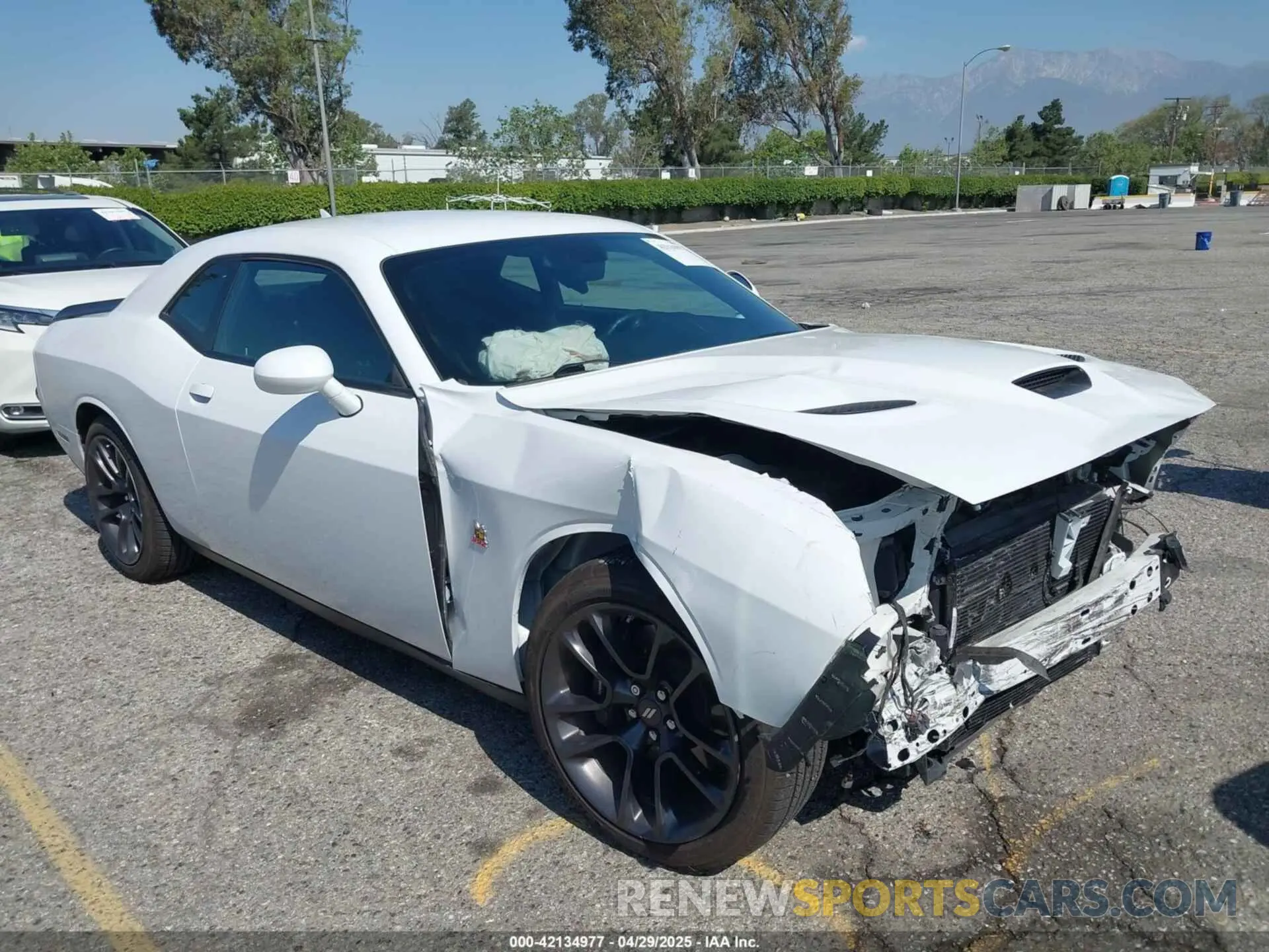 1 Photograph of a damaged car 2C3CDZFJ5MH530752 DODGE CHALLENGER 2021
