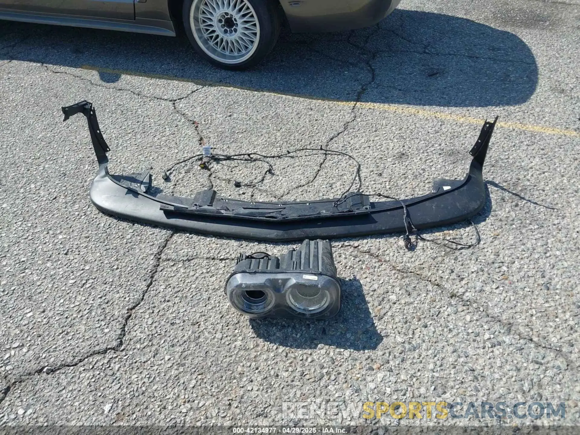 12 Photograph of a damaged car 2C3CDZFJ5MH530752 DODGE CHALLENGER 2021