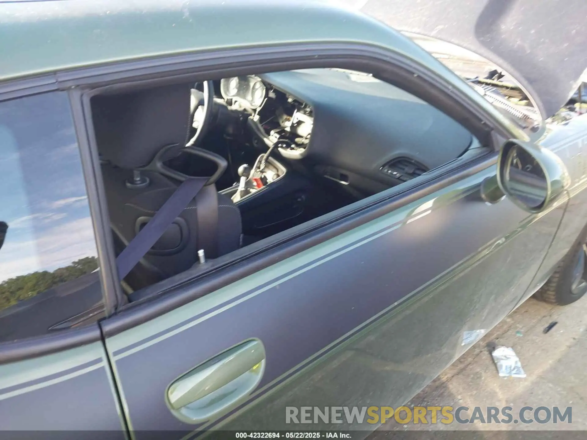 17 Photograph of a damaged car 2C3CDZFJ5MH610147 DODGE CHALLENGER 2021