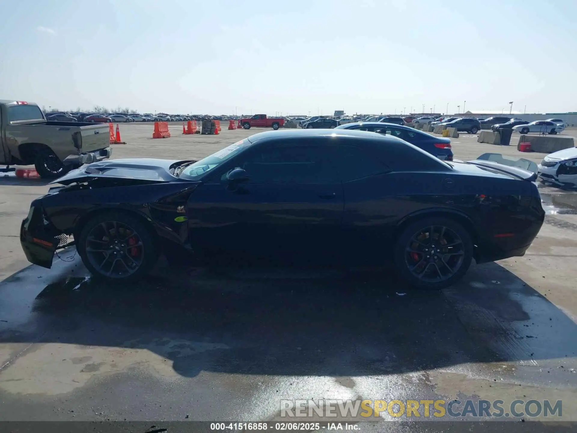 14 Photograph of a damaged car 2C3CDZFJXMH509833 DODGE CHALLENGER 2021
