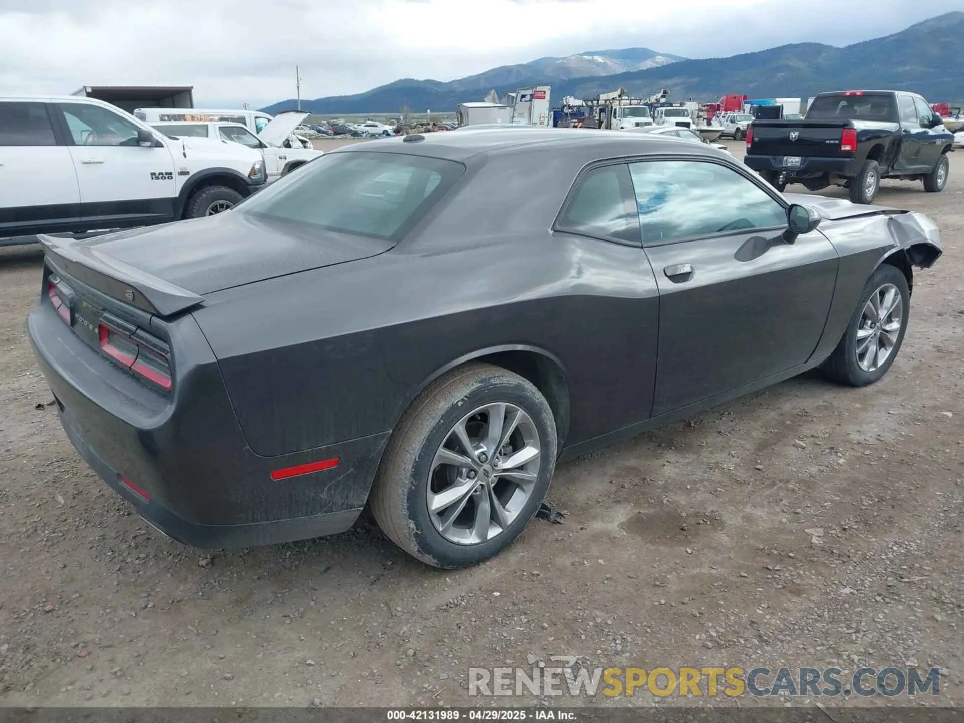 4 Photograph of a damaged car 2C3CDZGG0MH543346 DODGE CHALLENGER 2021