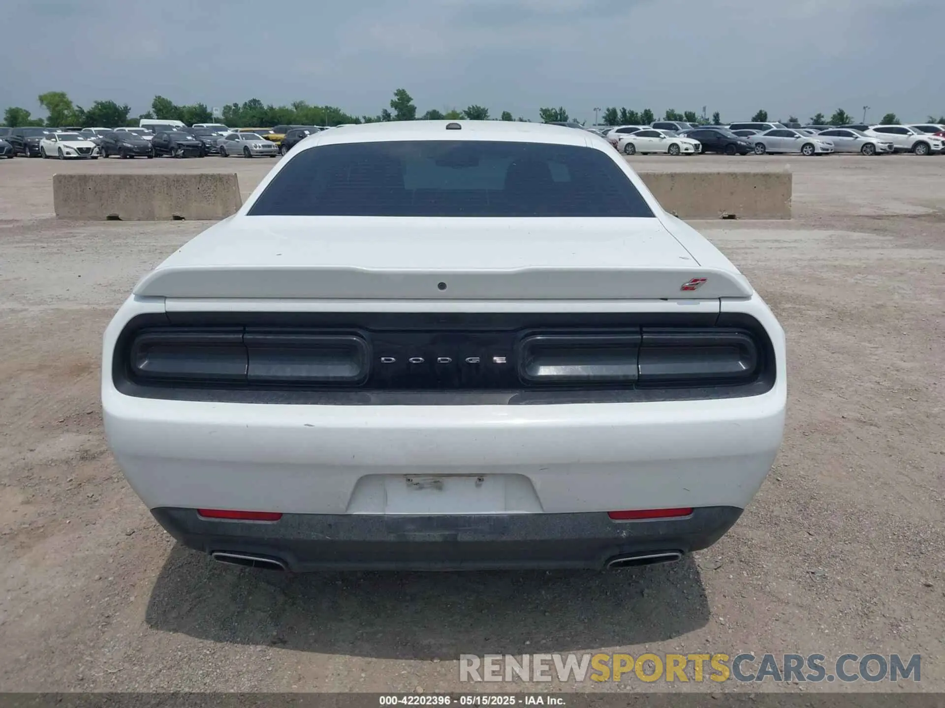 16 Photograph of a damaged car 2C3CDZGG2MH521669 DODGE CHALLENGER 2021