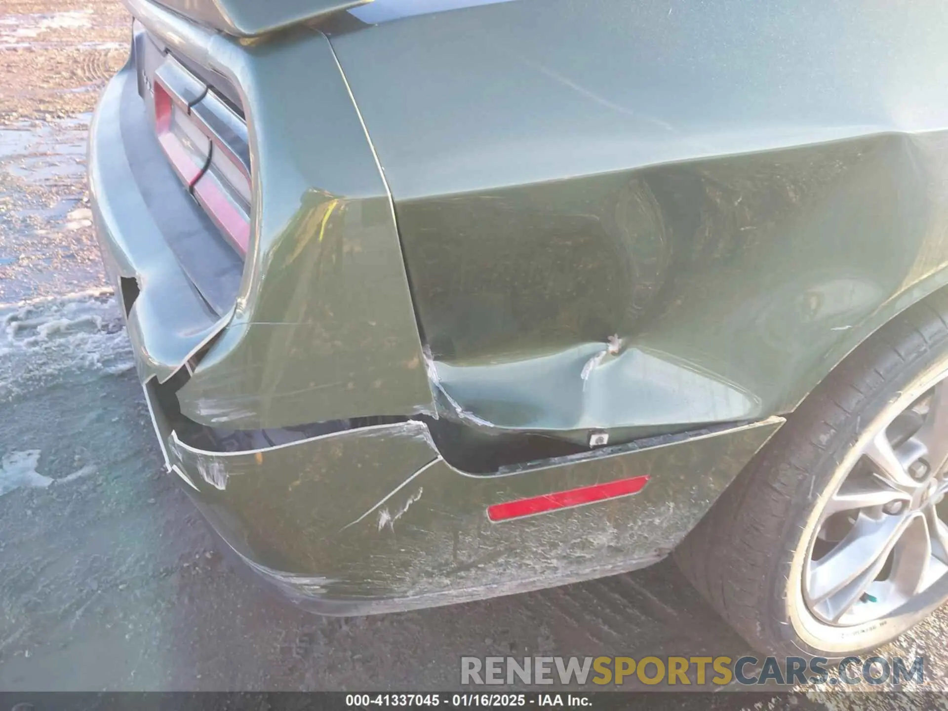 17 Photograph of a damaged car 2C3CDZGG6MH607468 DODGE CHALLENGER 2021