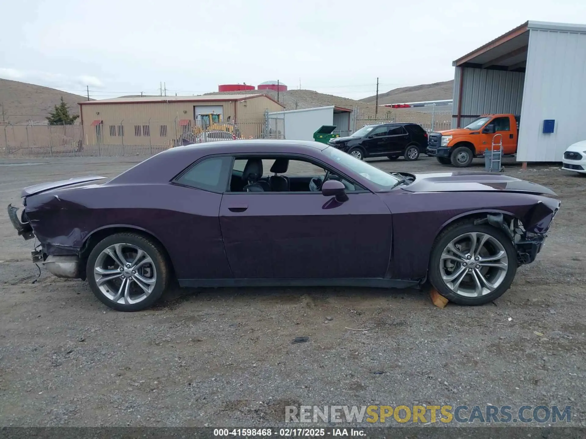 14 Photograph of a damaged car 2C3CDZJG1MH660331 DODGE CHALLENGER 2021