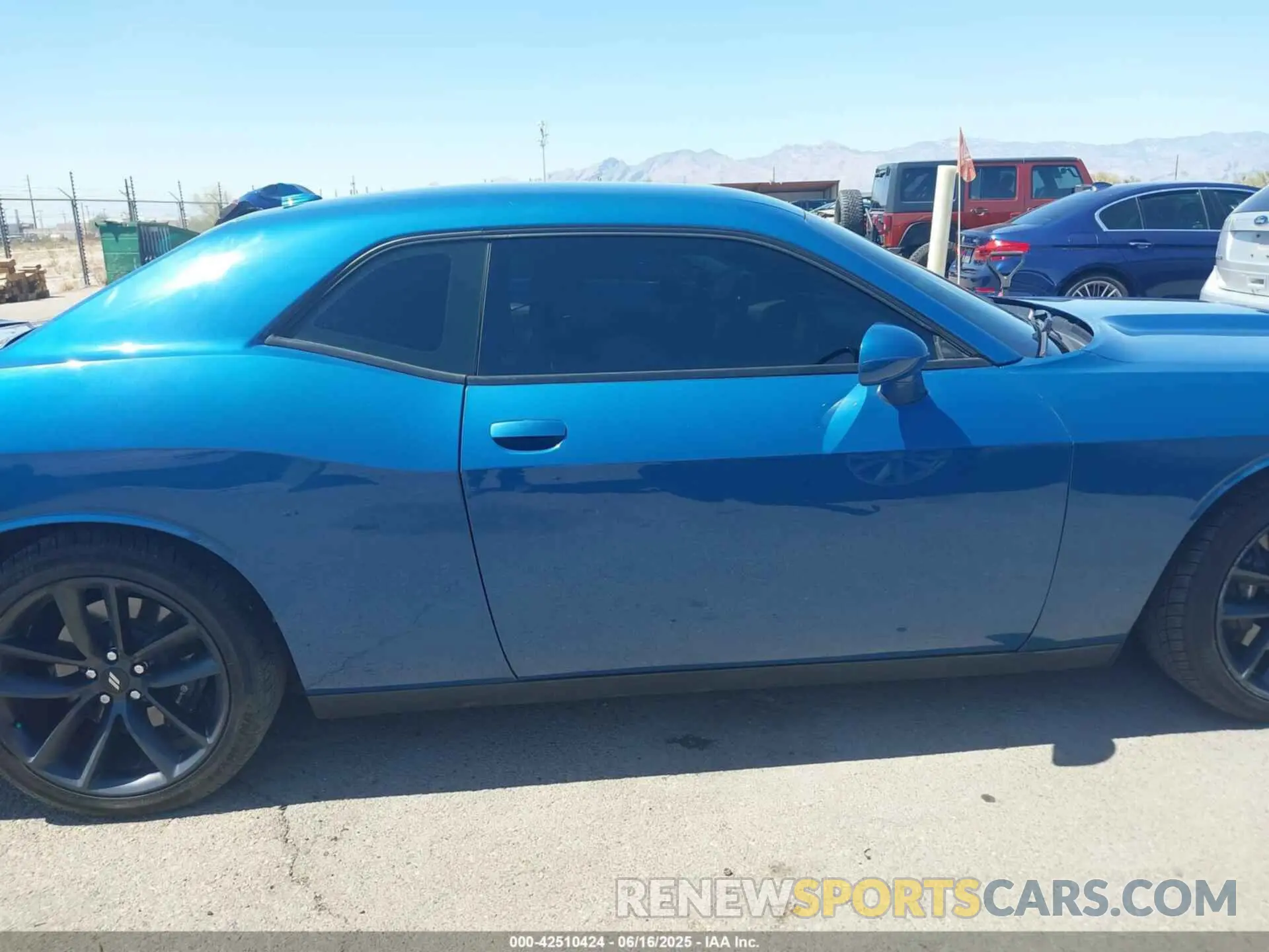13 Photograph of a damaged car 2C3CDZJG6MH533137 DODGE CHALLENGER 2021