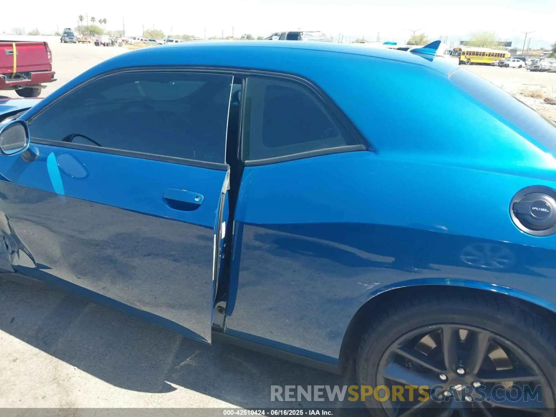 17 Photograph of a damaged car 2C3CDZJG6MH533137 DODGE CHALLENGER 2021