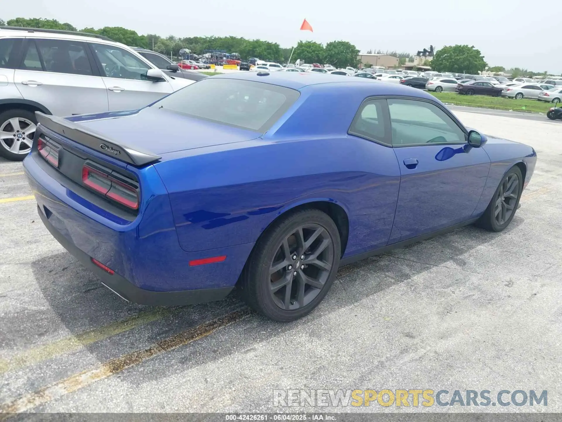 4 Photograph of a damaged car 2C3CDZJG9MH649769 DODGE CHALLENGER 2021