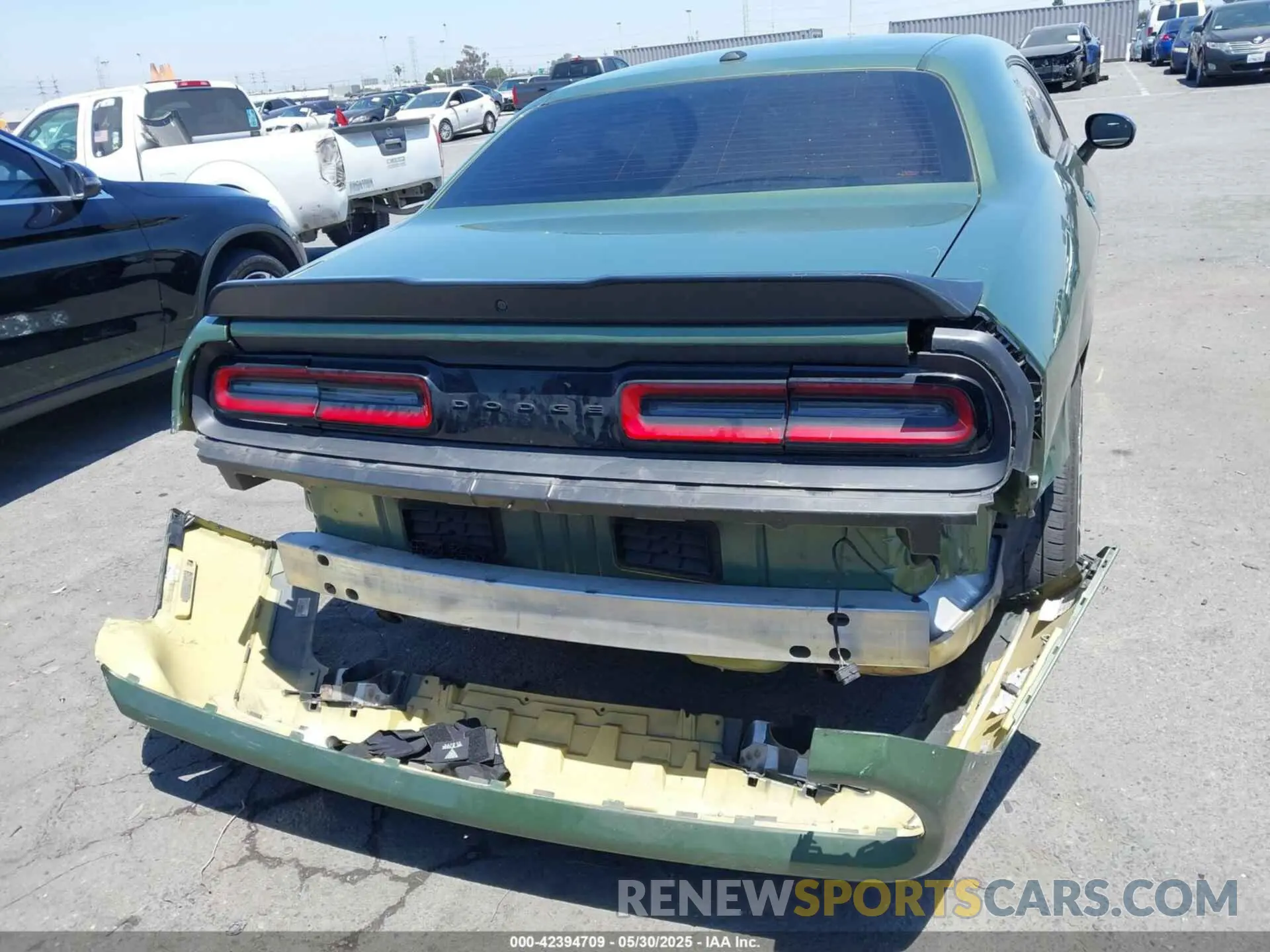 16 Photograph of a damaged car 2C3CDZAG2NH212066 DODGE CHALLENGER 2022