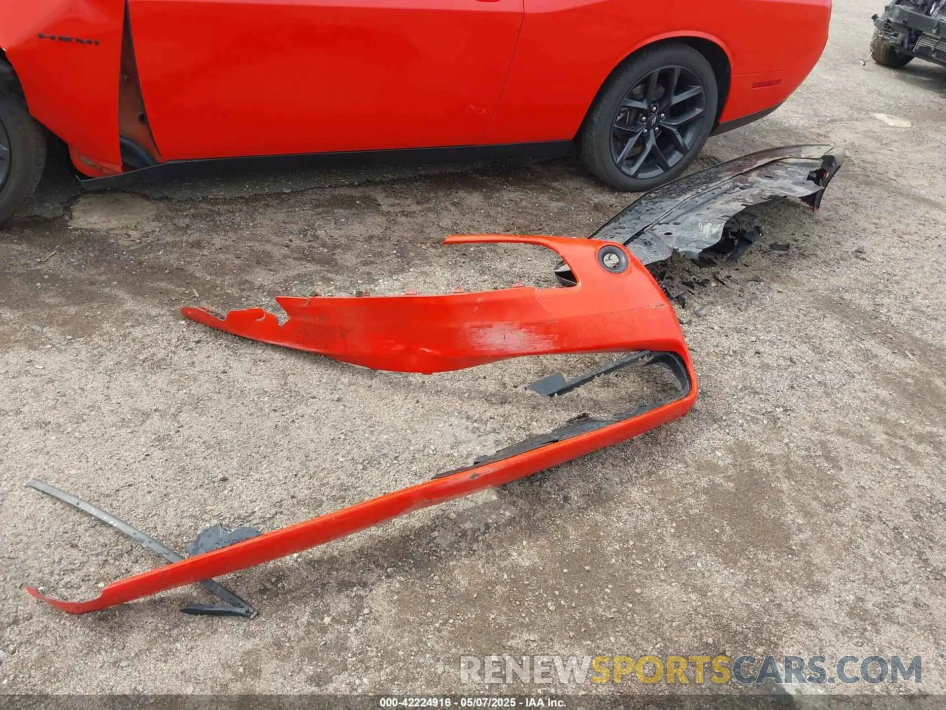 12 Photograph of a damaged car 2C3CDZBT0NH234000 DODGE CHALLENGER 2022