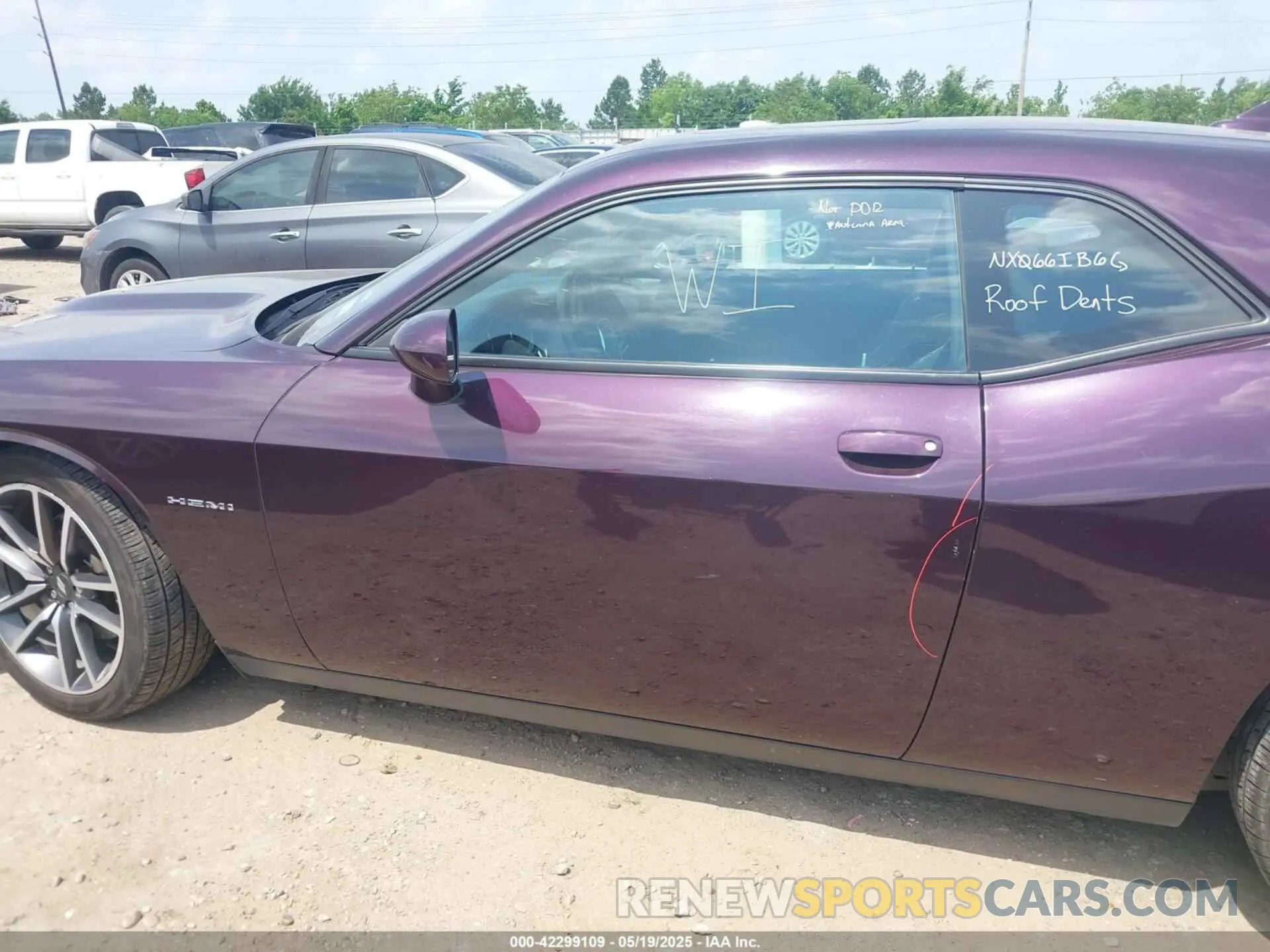 14 Photograph of a damaged car 2C3CDZBT3NH234086 DODGE CHALLENGER 2022