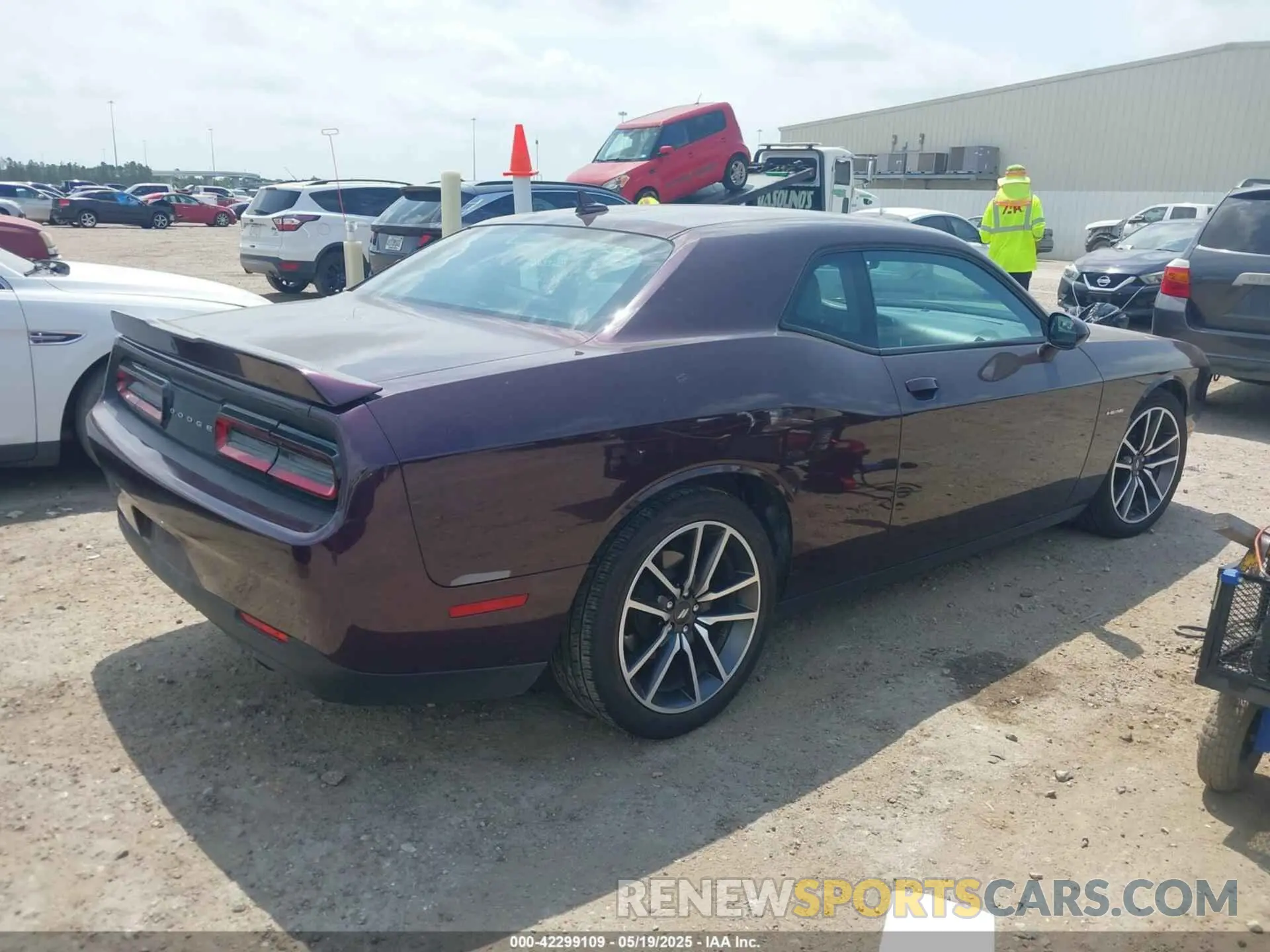 4 Photograph of a damaged car 2C3CDZBT3NH234086 DODGE CHALLENGER 2022
